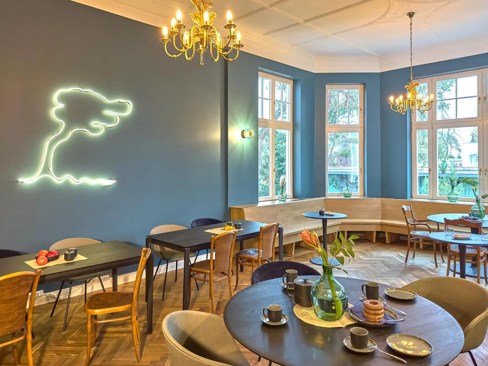 Communal lounge/ TV room in Pineblue Villas