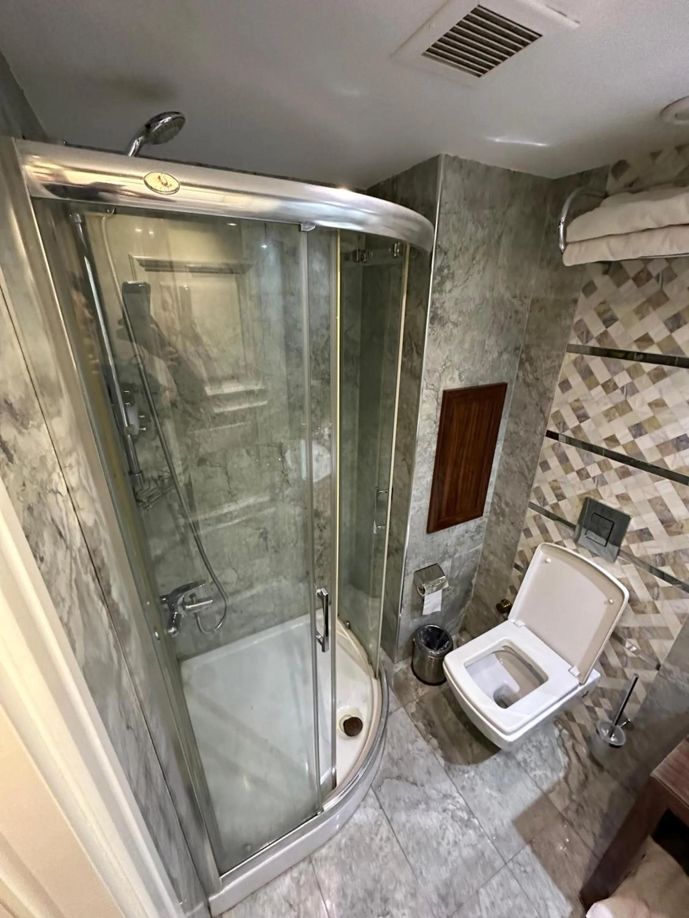 Shower in Sahra Airport Hotel