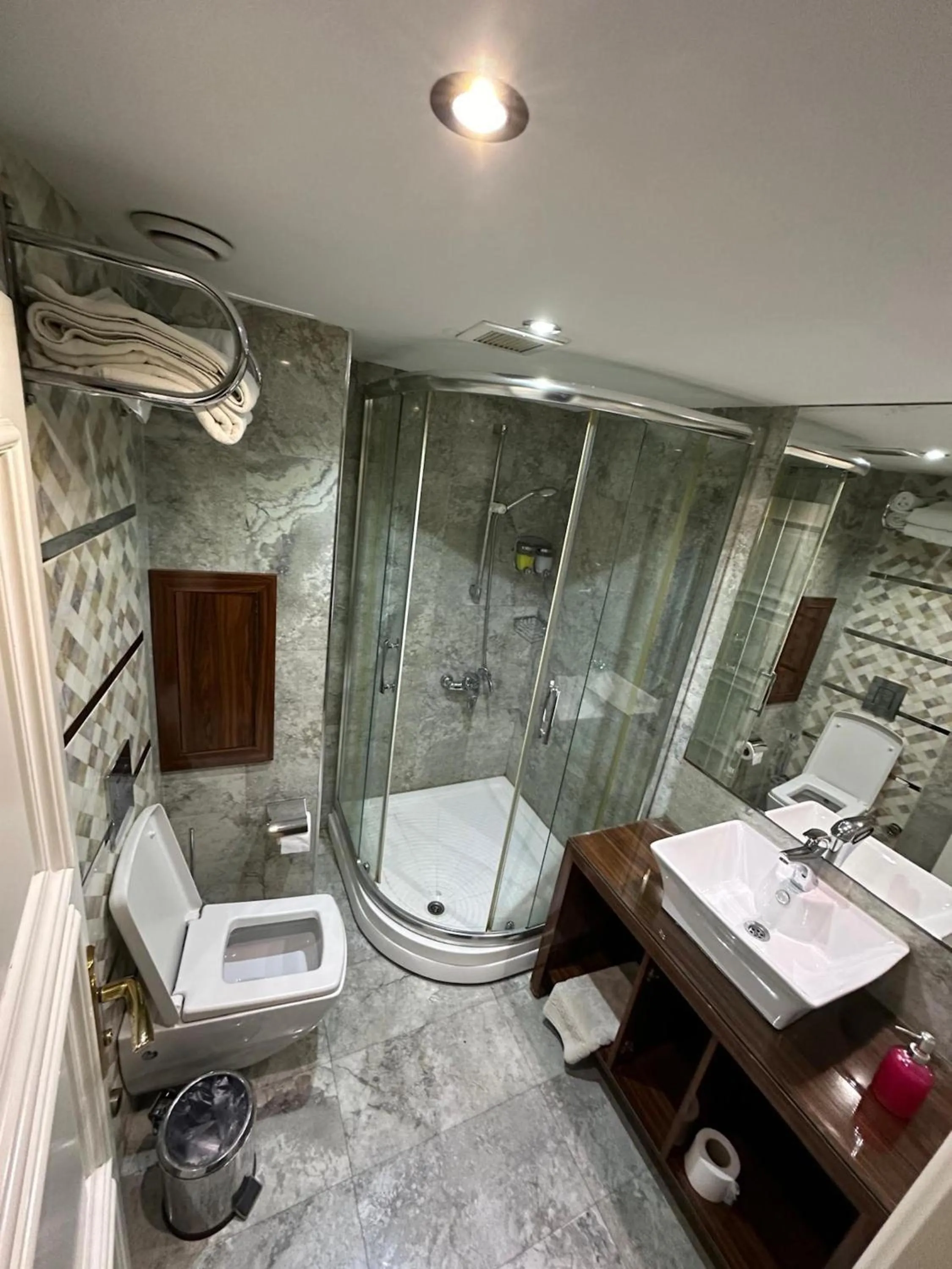 Shower in Sahra Airport Hotel