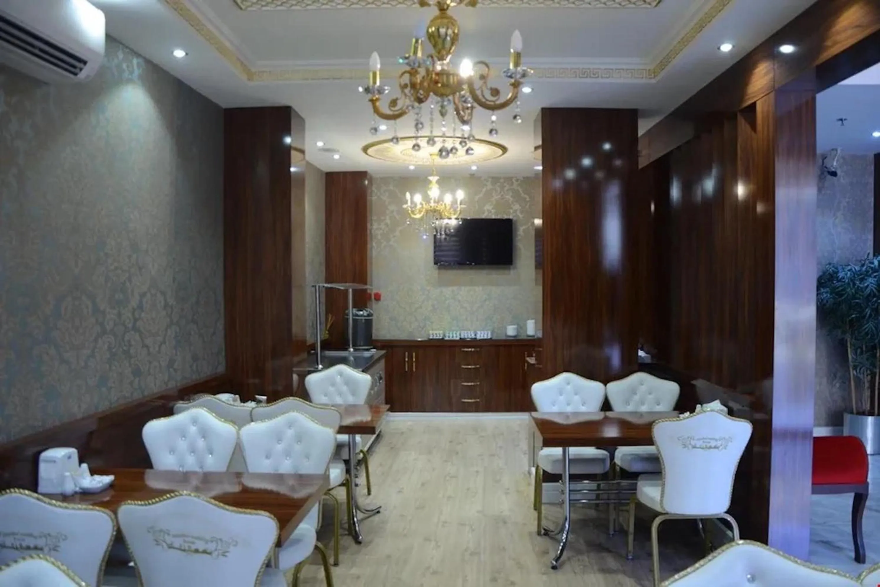 Restaurant/places to eat in Sahra Airport Hotel