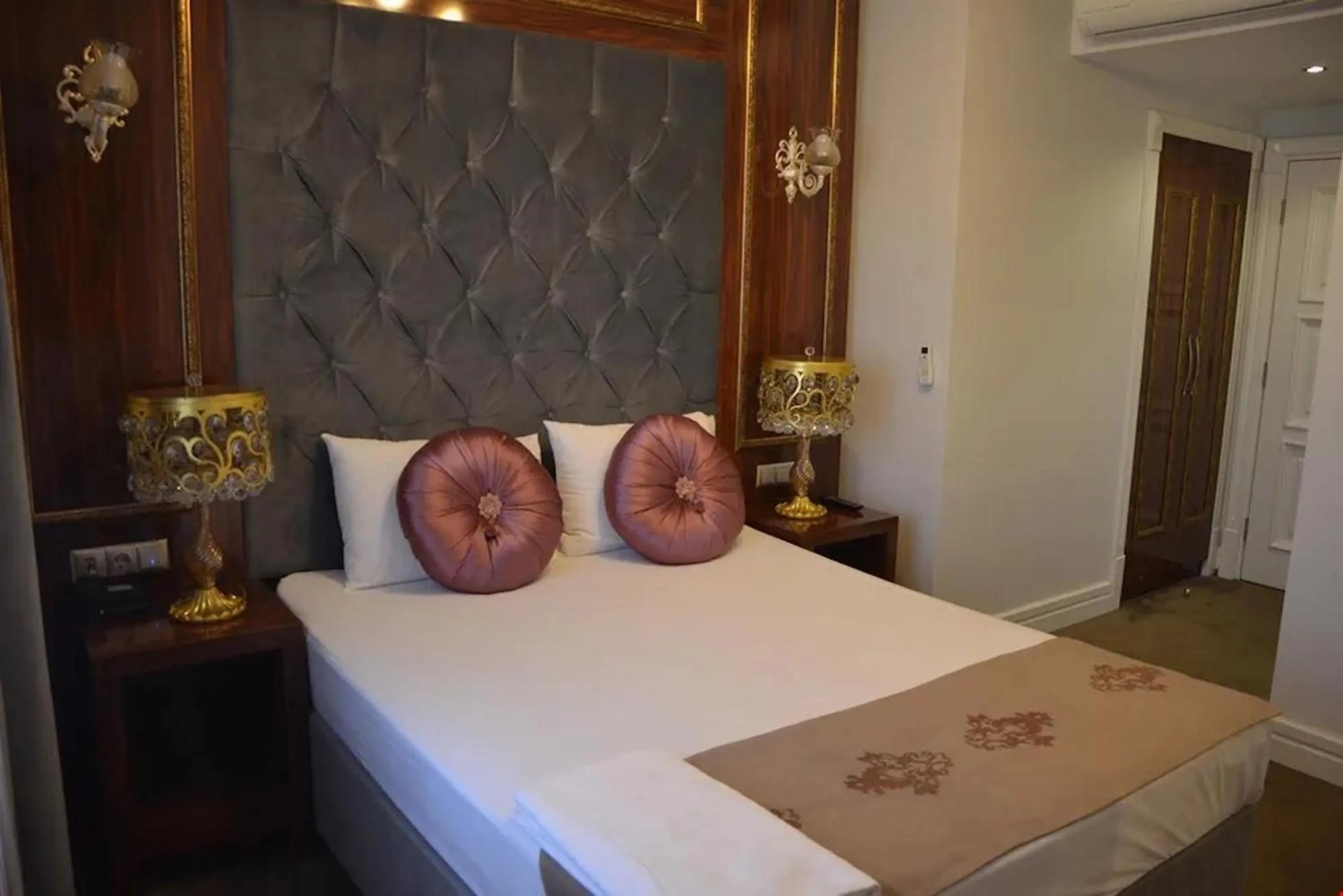 Bed in Sahra Airport Hotel