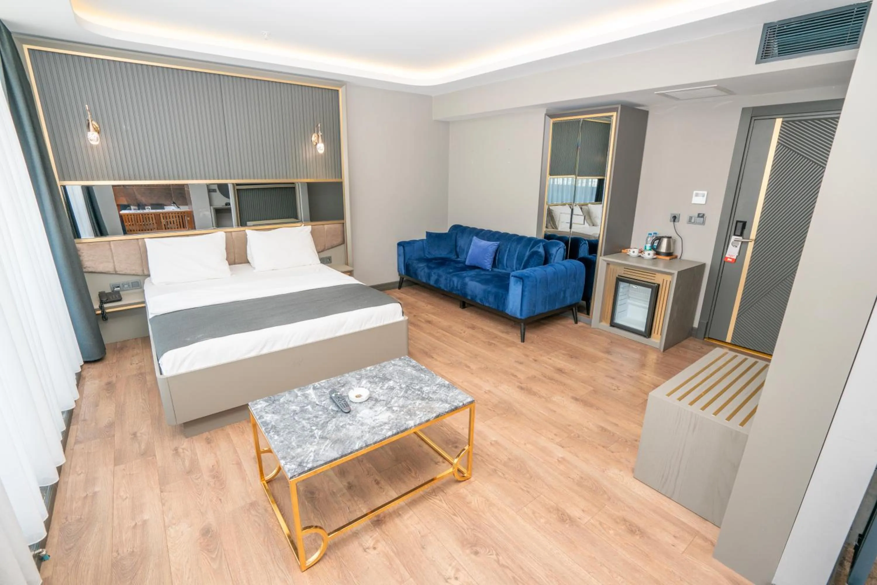 Photo of the whole room, Bed in 216 Ruby Suite