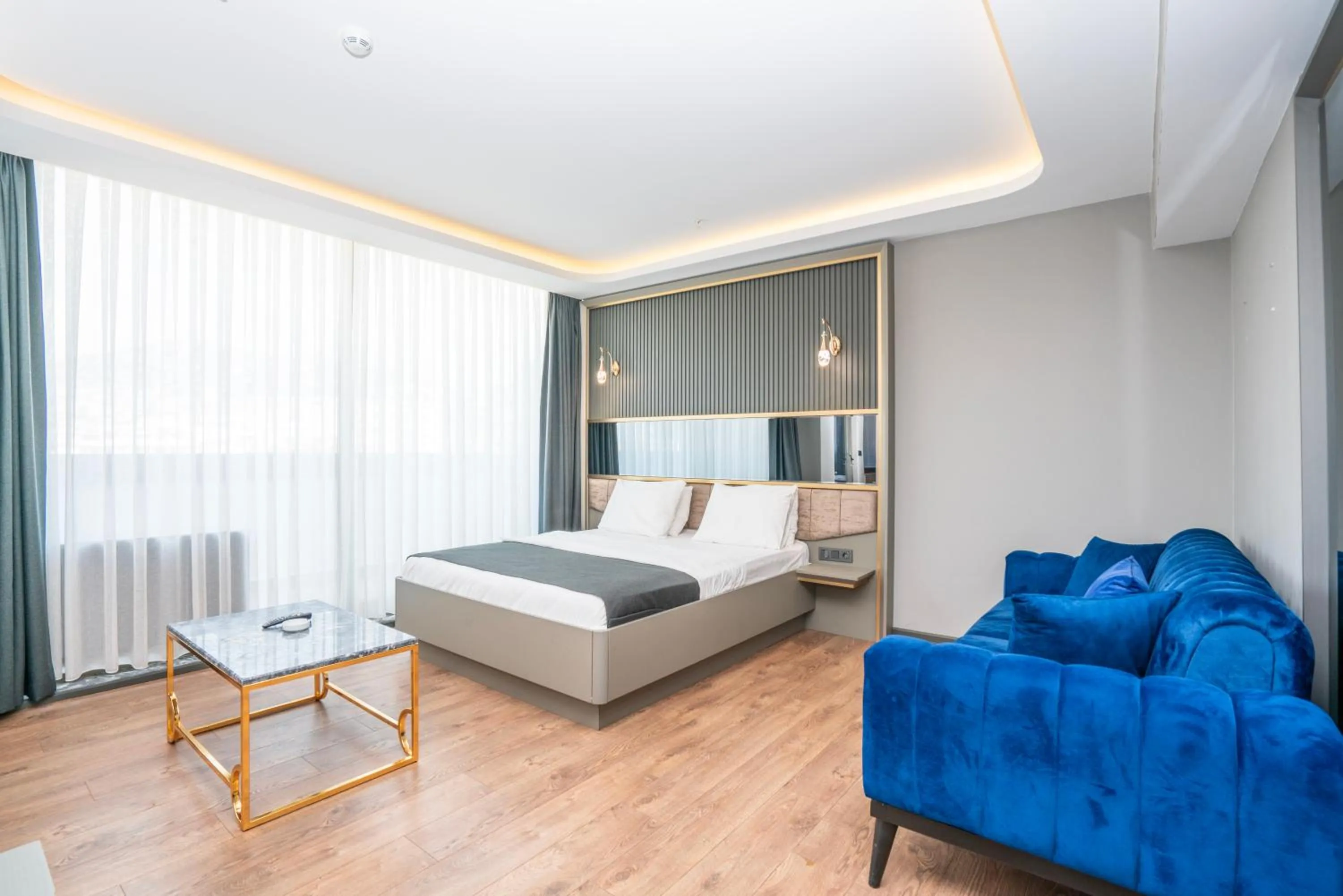 Bedroom, Bed in 216 Ruby Suite