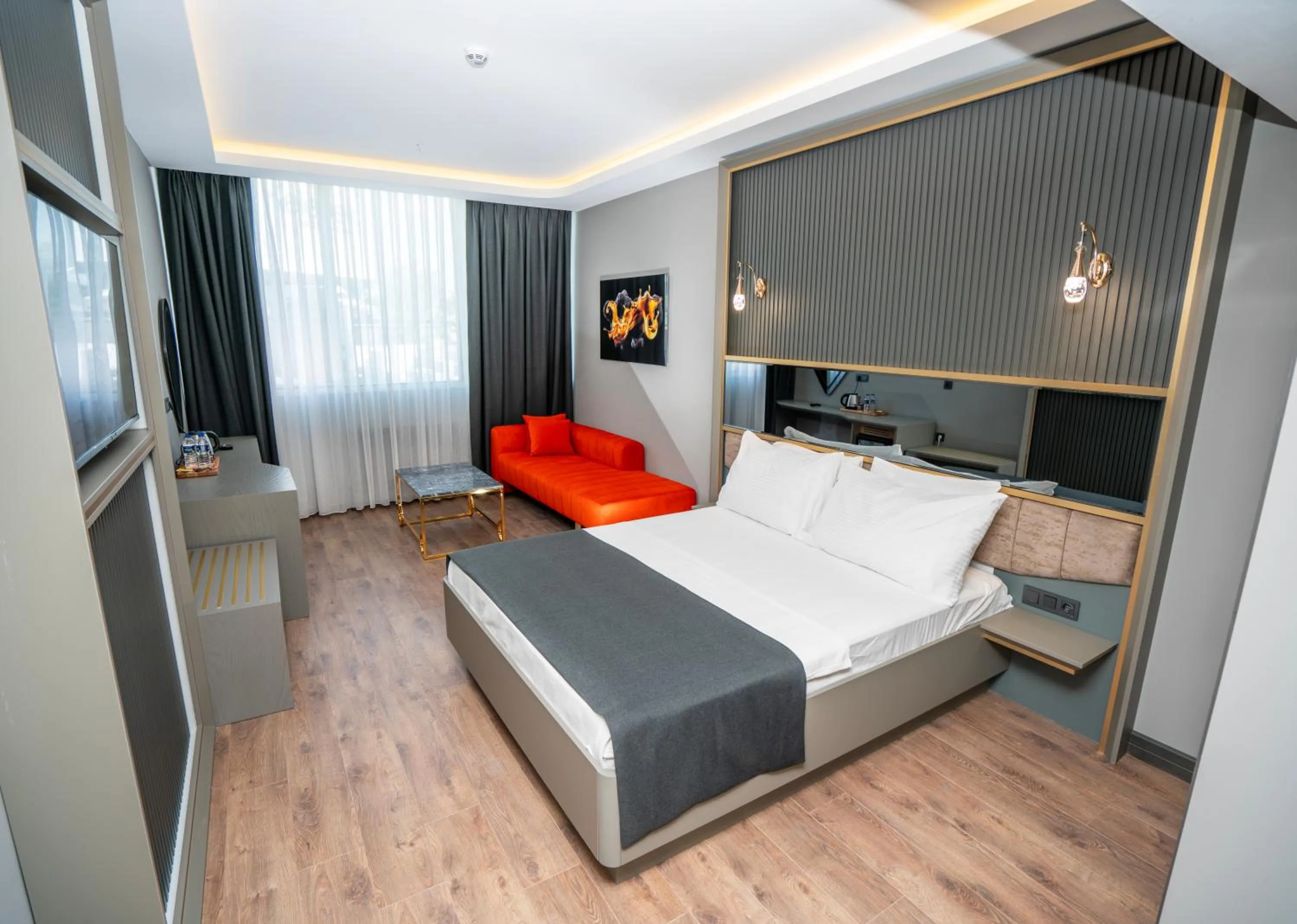 Photo of the whole room, Bed in 216 Ruby Suite