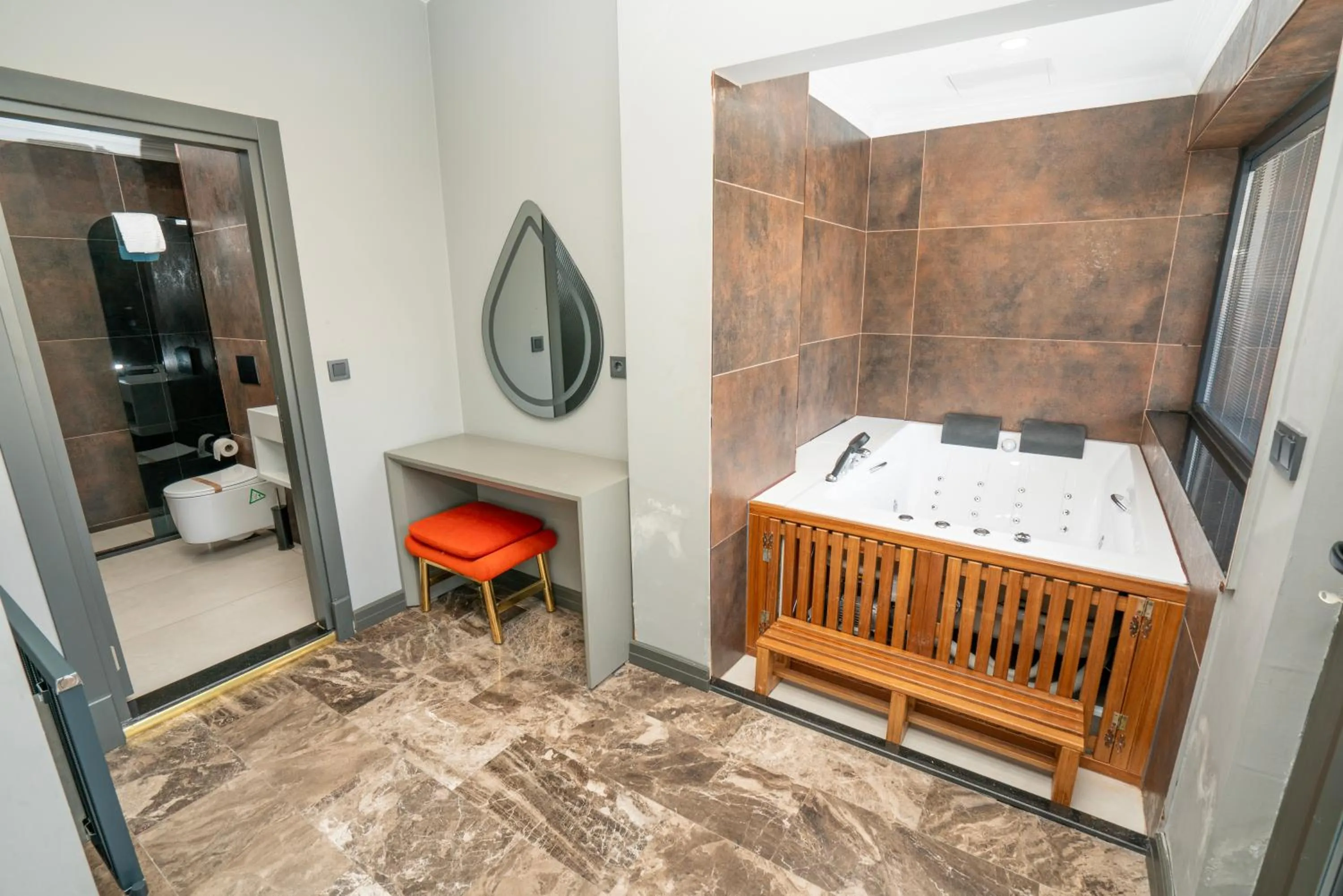 Bathroom, Bed in 216 Ruby Suite