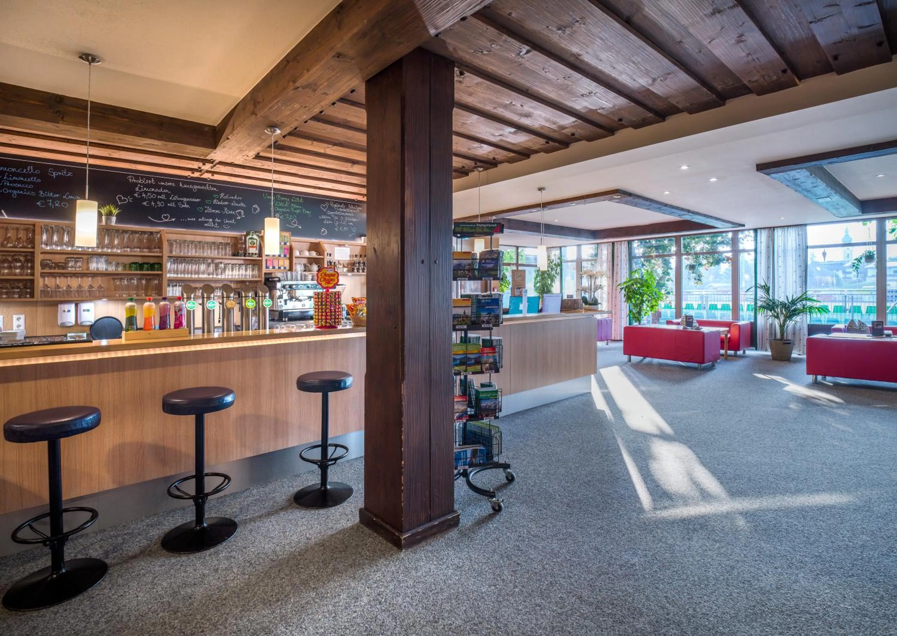 Lounge or bar in JUFA Hotel Altenmarkt-Zauchensee