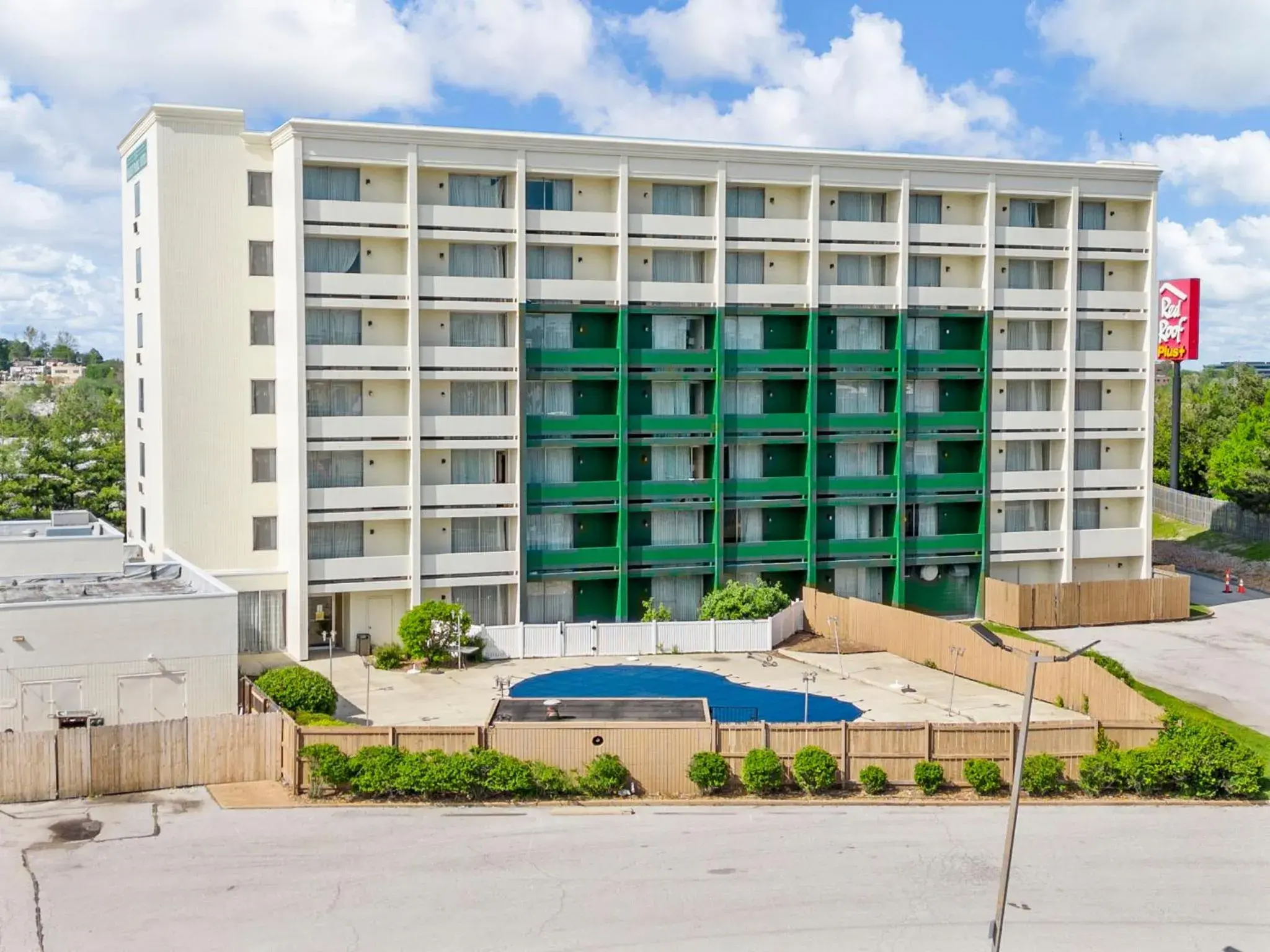 Property building in Forest Park Hotel Property building in Forest Park Hotel
