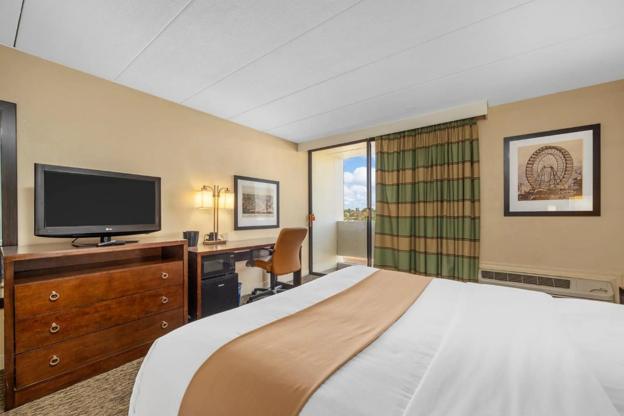 Photo of the whole room, Bed in Forest Park Hotel