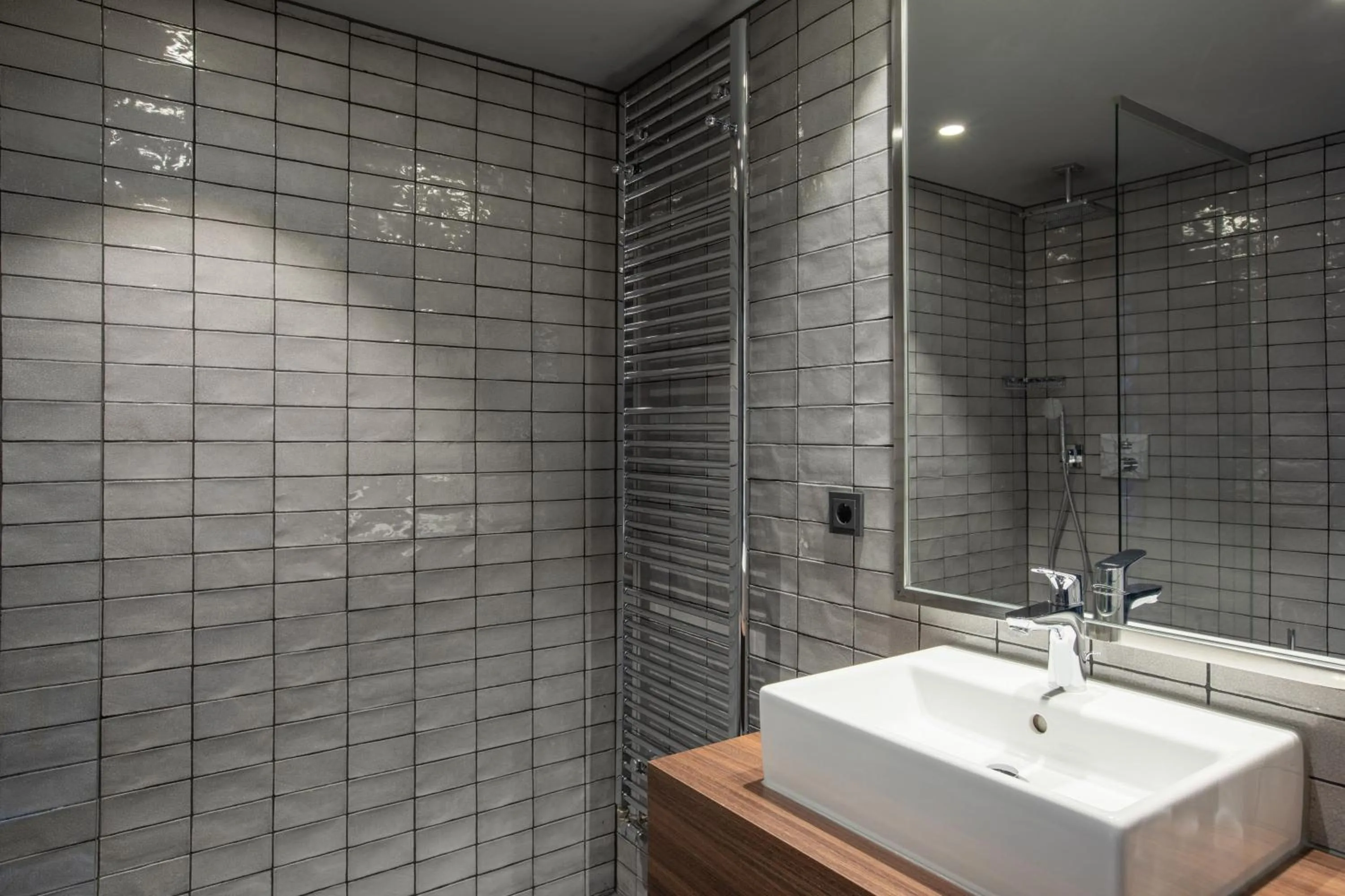 Bathroom in Apollo Hotel Amsterdam, a Tribute Portfolio Hotel