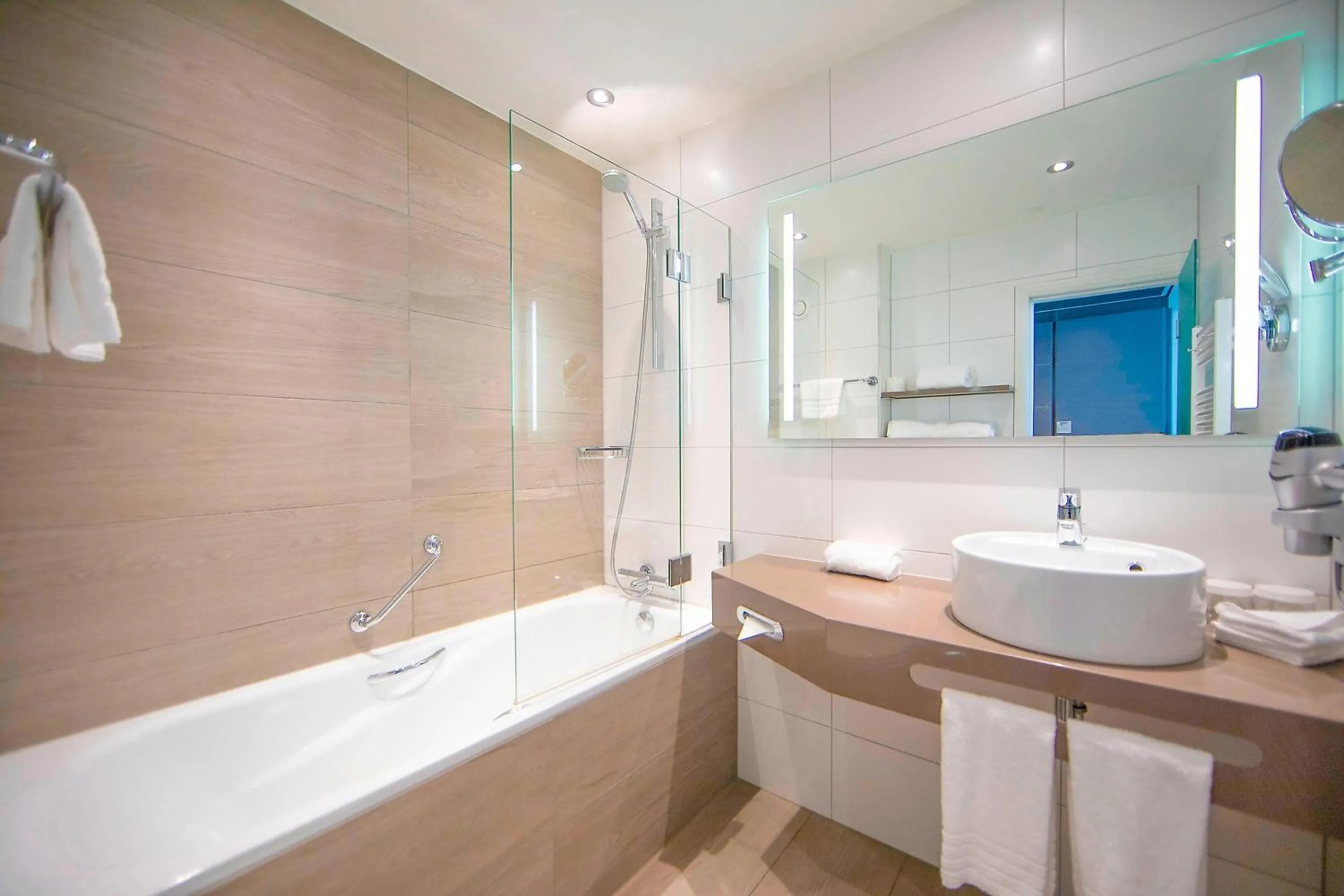 Bathroom in Apollo Hotel Amsterdam, a Tribute Portfolio Hotel