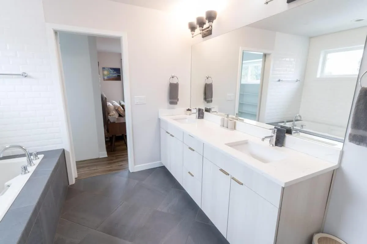 Comfy Family Home, Walkable Neighborhood + Patio!