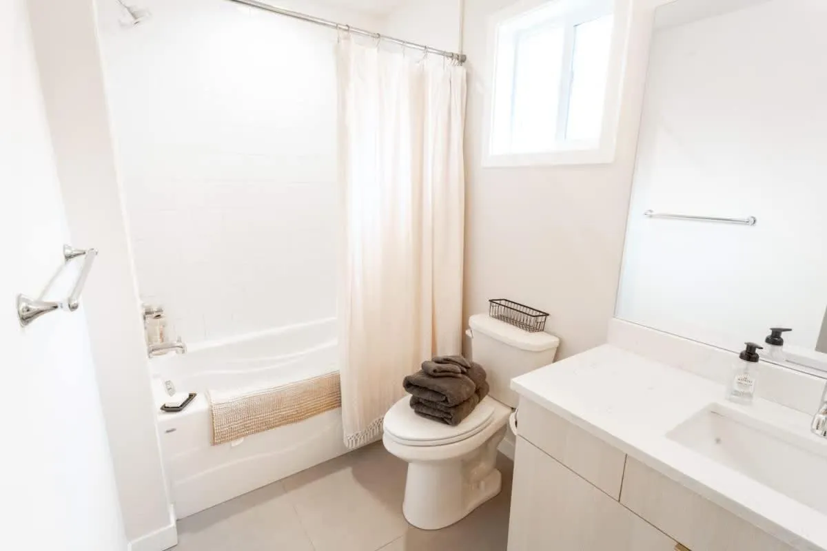 Comfy Family Home, Walkable Neighborhood + Patio!