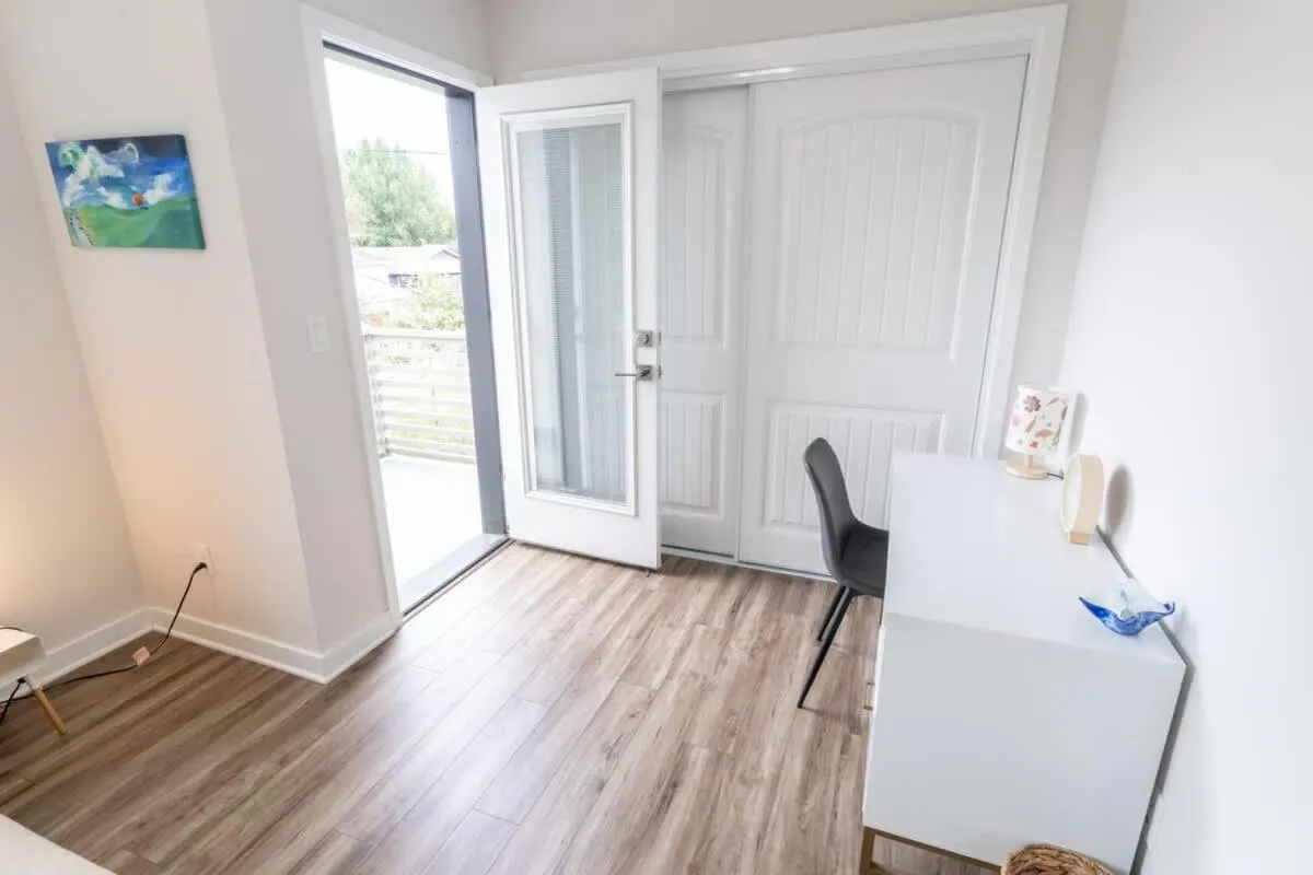 Comfy Family Home, Walkable Neighborhood + Patio!