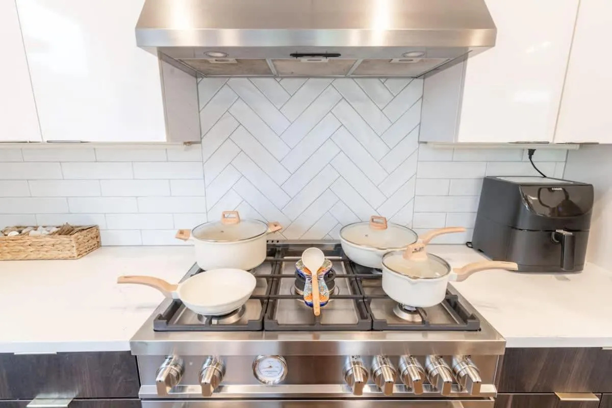 Comfy Family Home, Walkable Neighborhood + Patio!