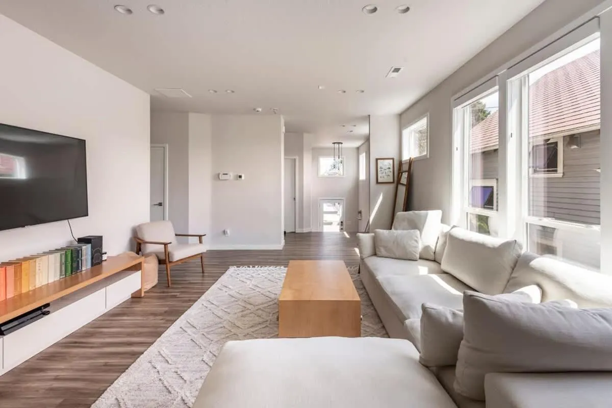 Comfy Family Home, Walkable Neighborhood + Patio!