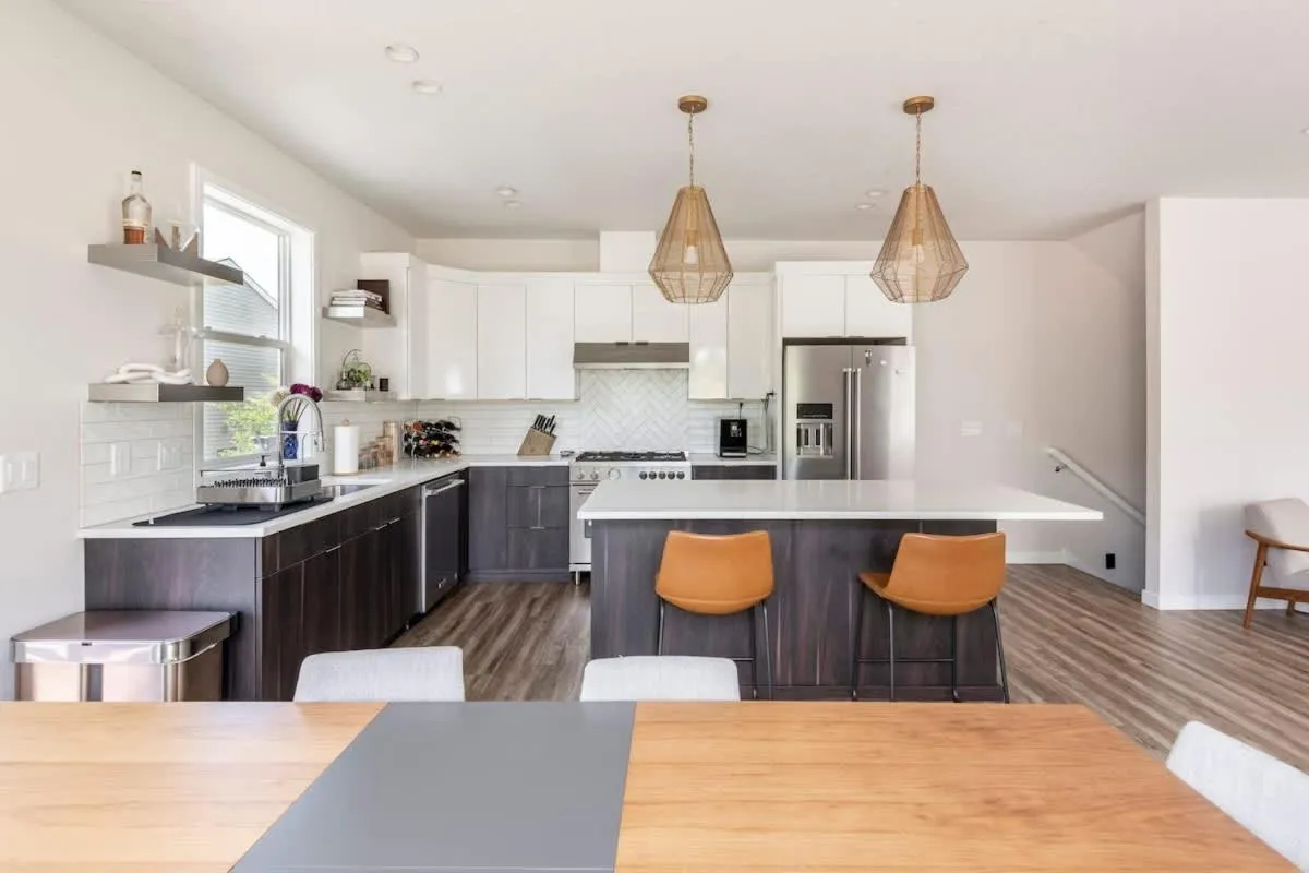 Comfy Family Home, Walkable Neighborhood + Patio!