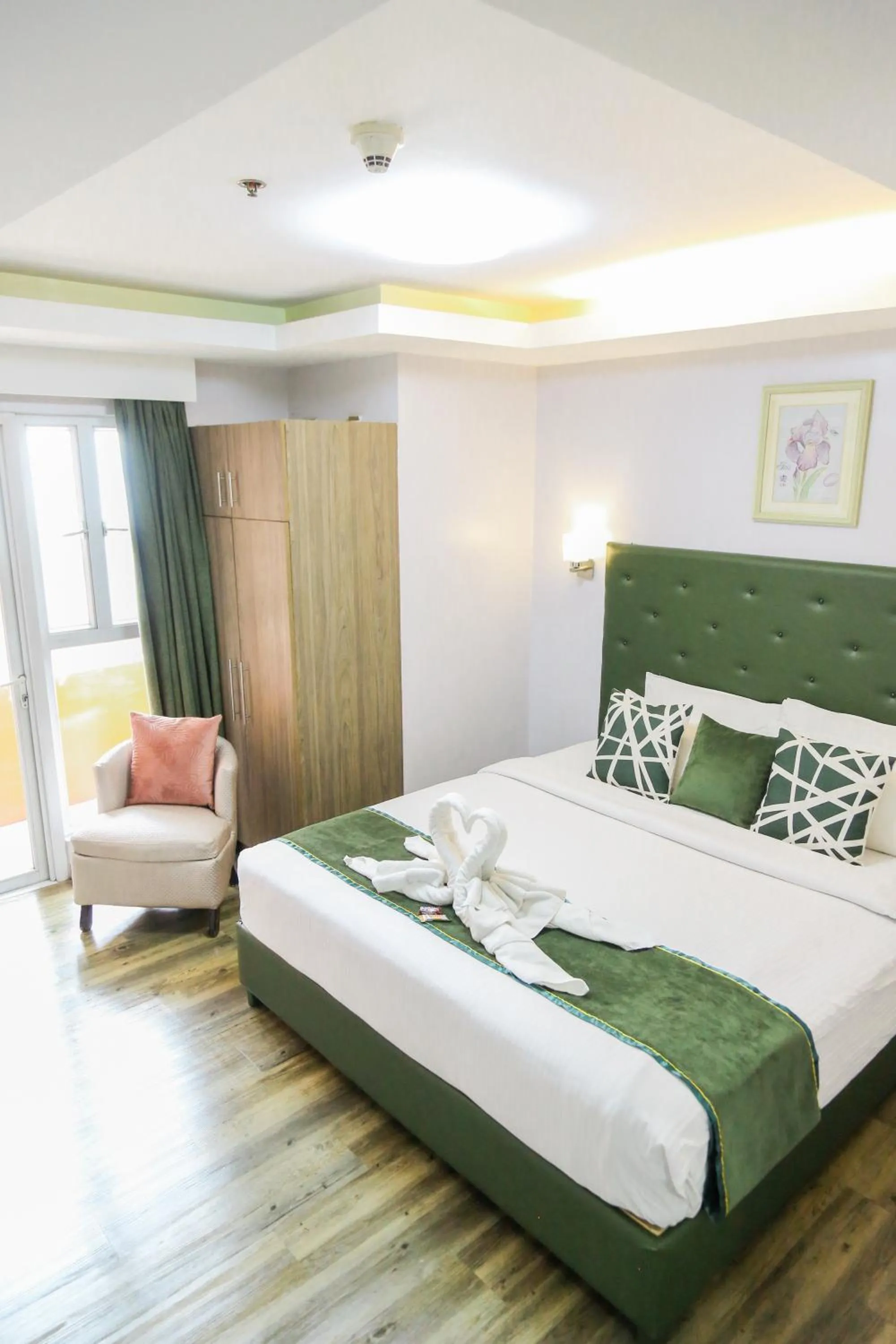 Bed in Pacific Bay Grand Suites