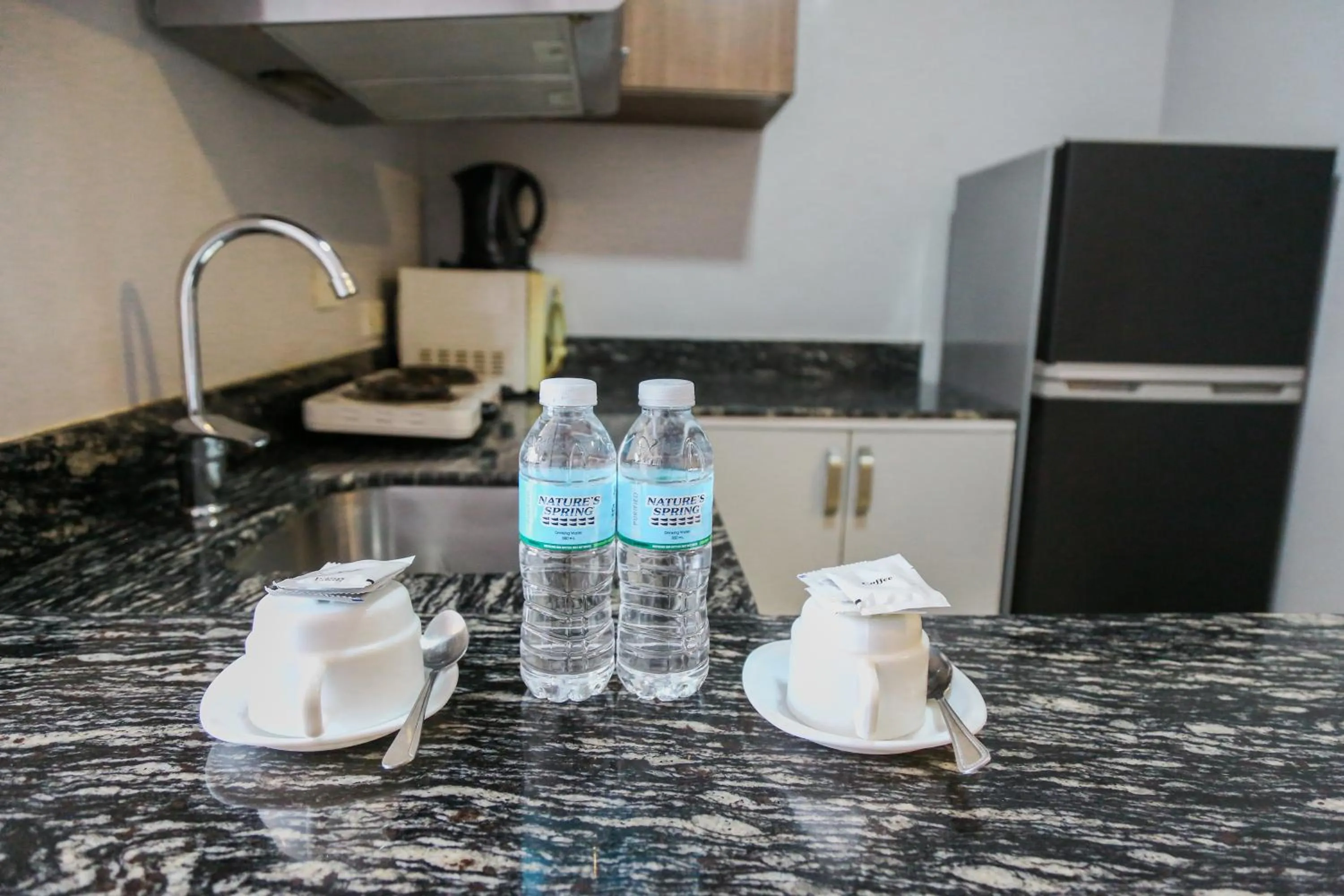 Coffee/tea facilities in Pacific Bay Grand Suites