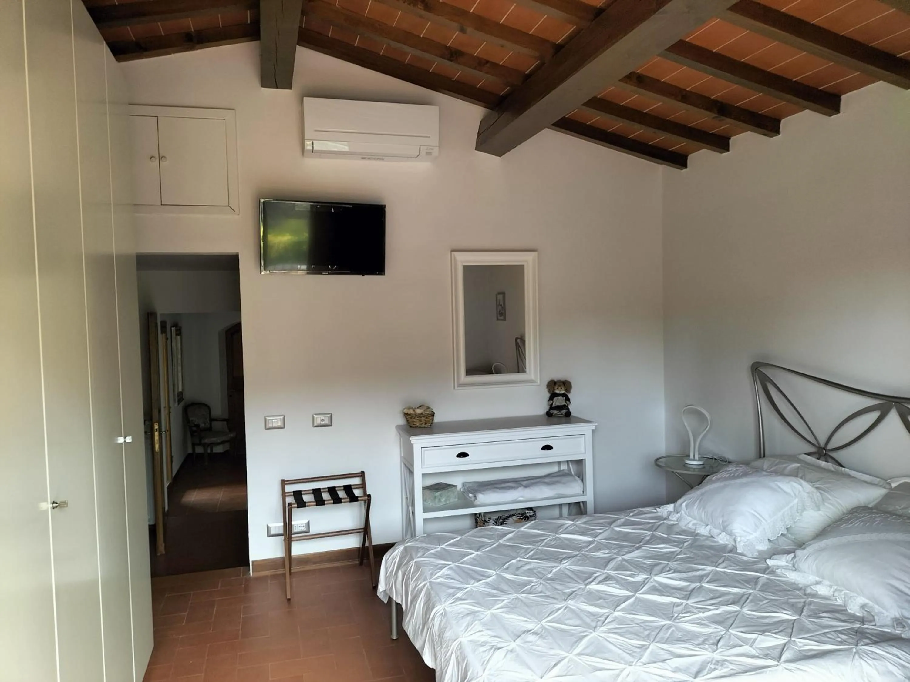 Photo of the whole room, Bed in Bed and Berli