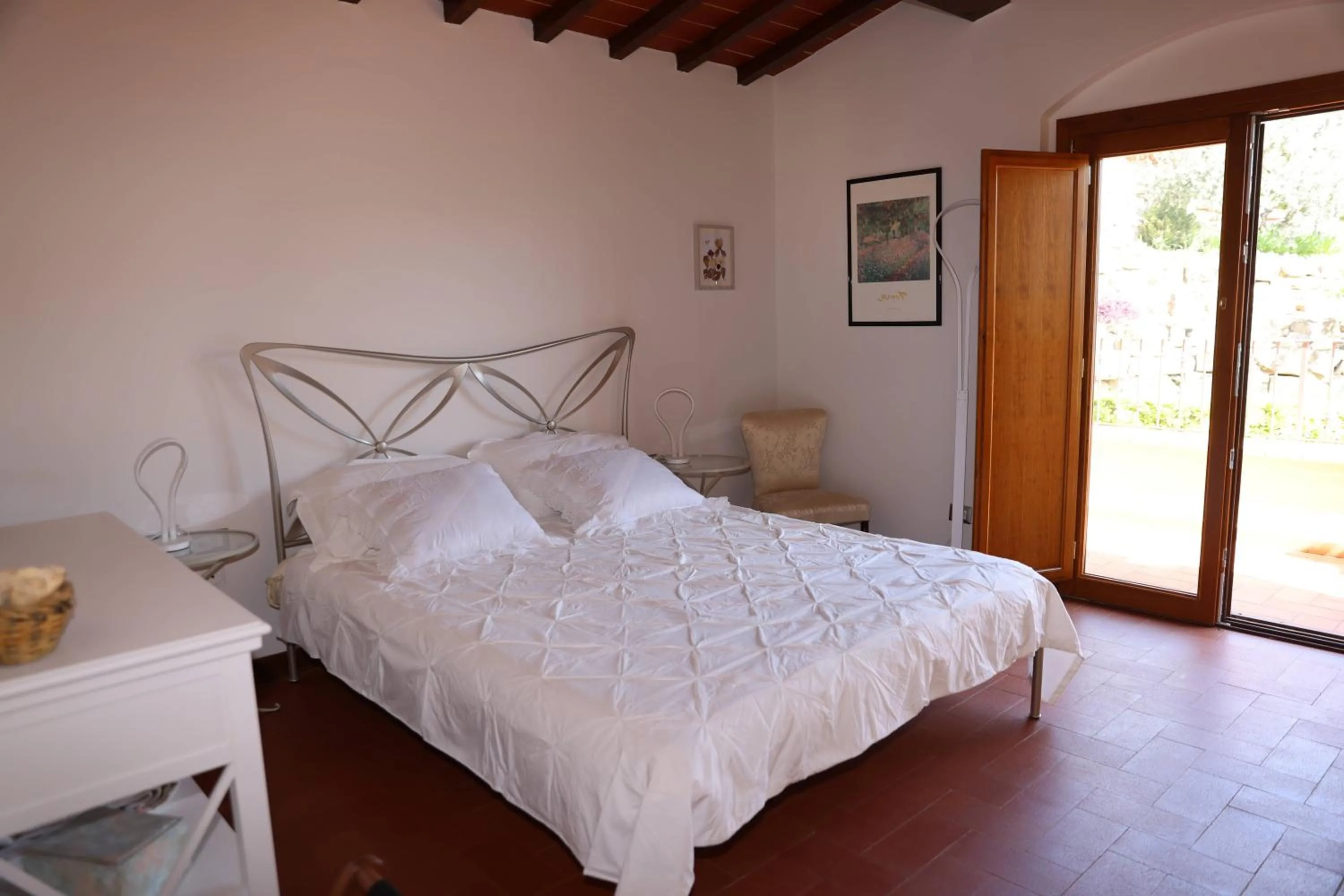 Photo of the whole room, Bed in Bed and Berli