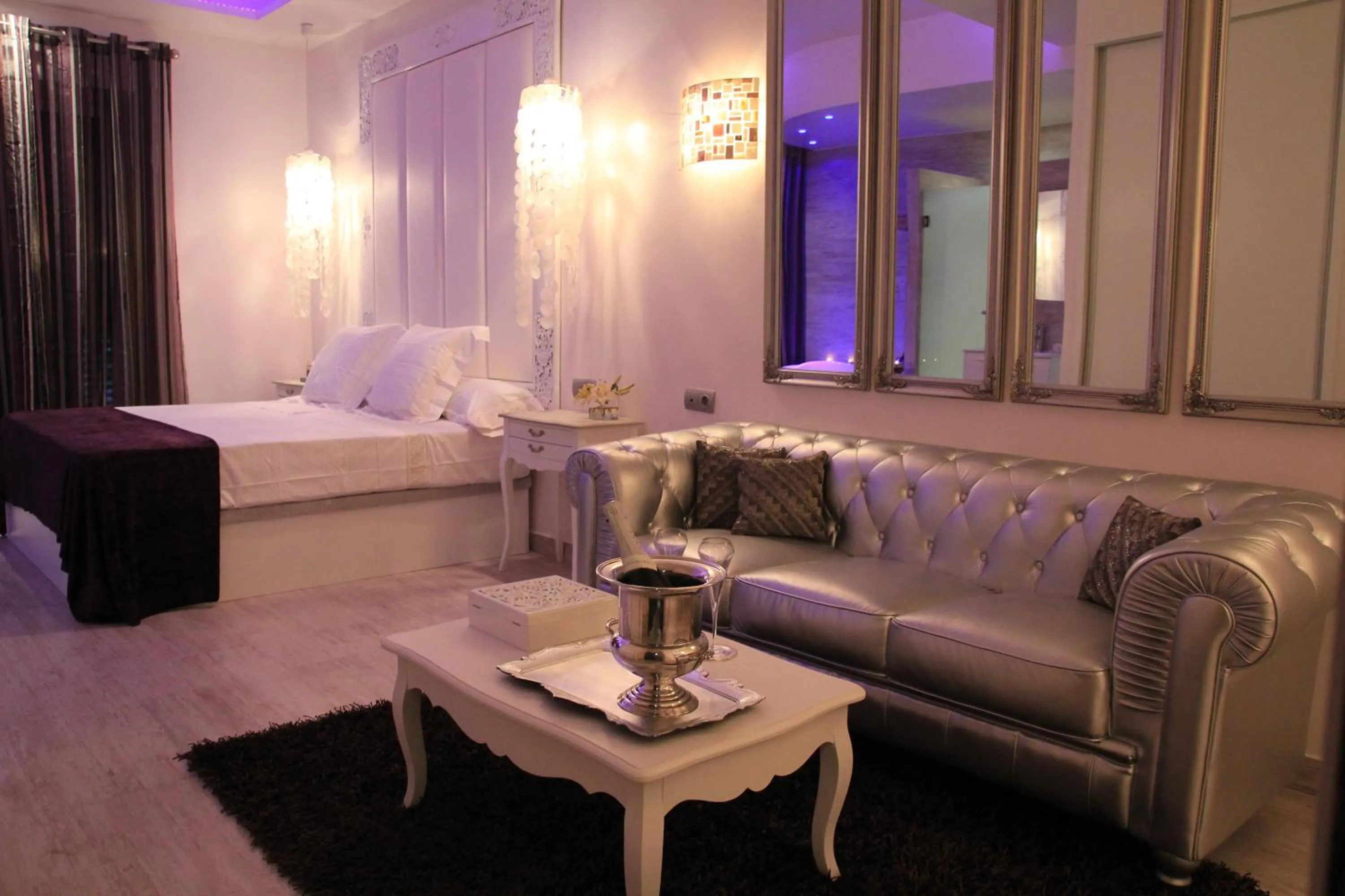 Photo of the whole room, Bed in Romantic Barcelona Apartment