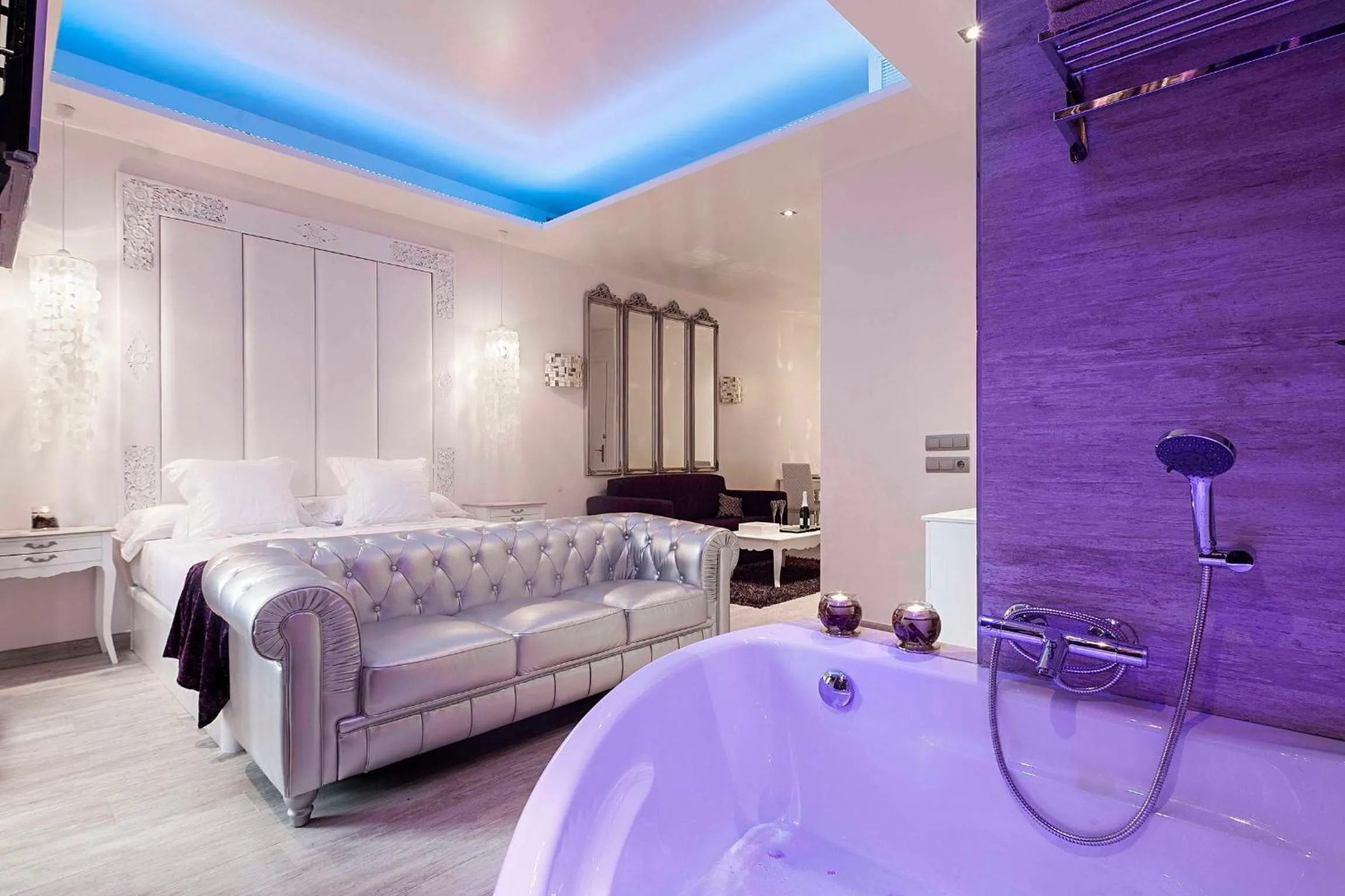 Photo of the whole room, Bed in Romantic Barcelona Apartment