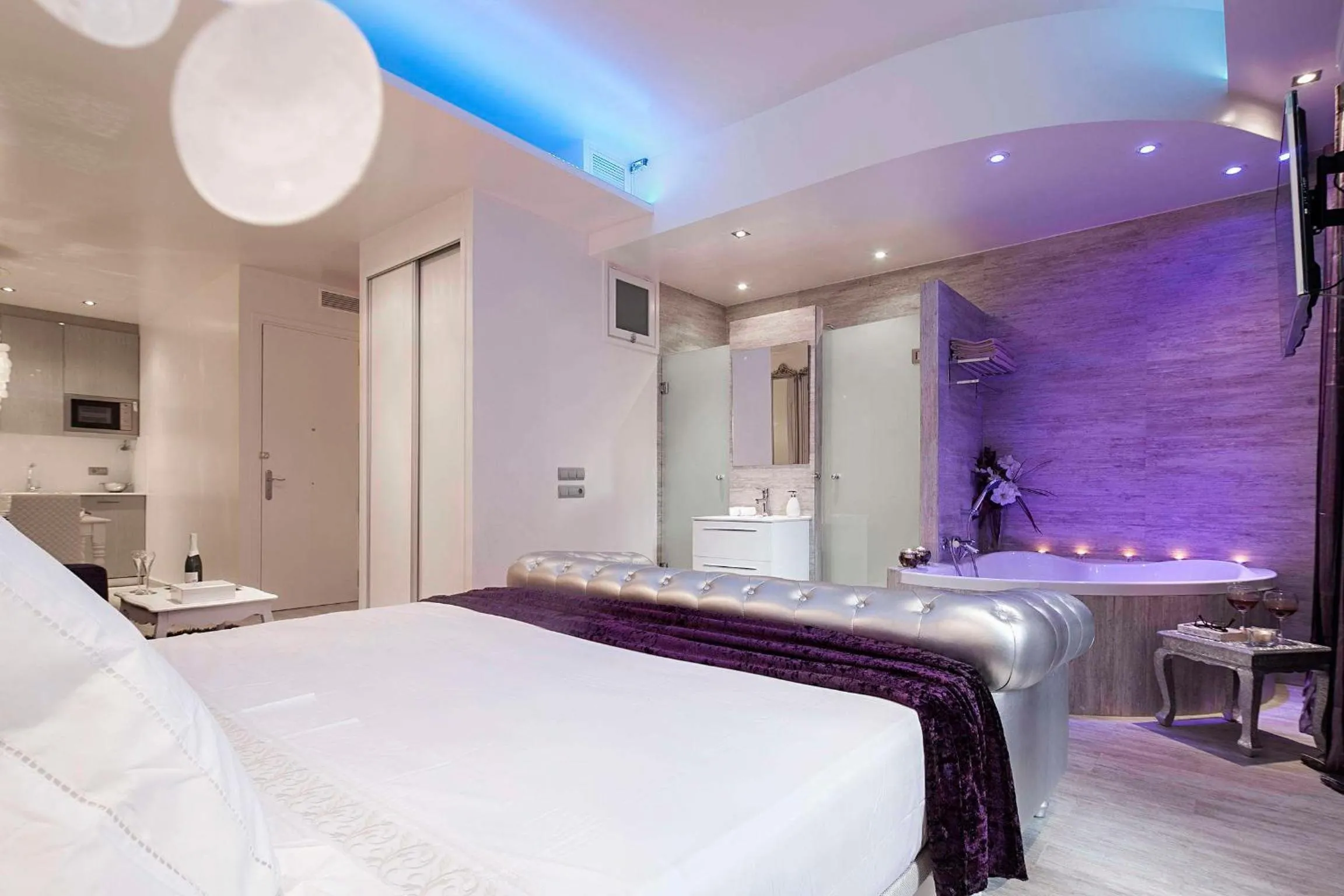 Photo of the whole room, Bed in Romantic Barcelona Apartment