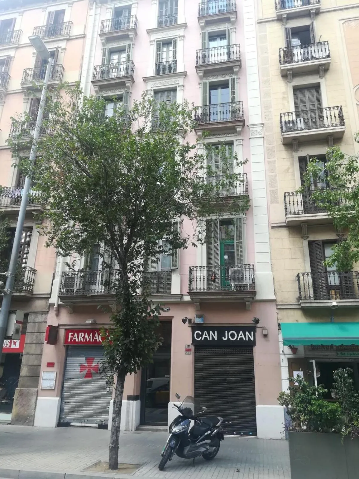 Facade/entrance in Romantic Barcelona Apartment