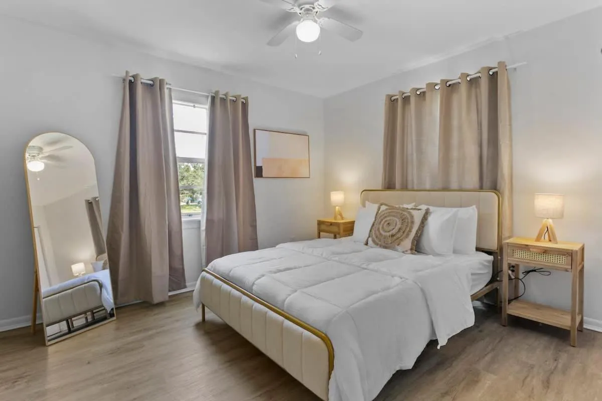 Bed in Boho Inspired Apt in the heart of Tampa Bay!