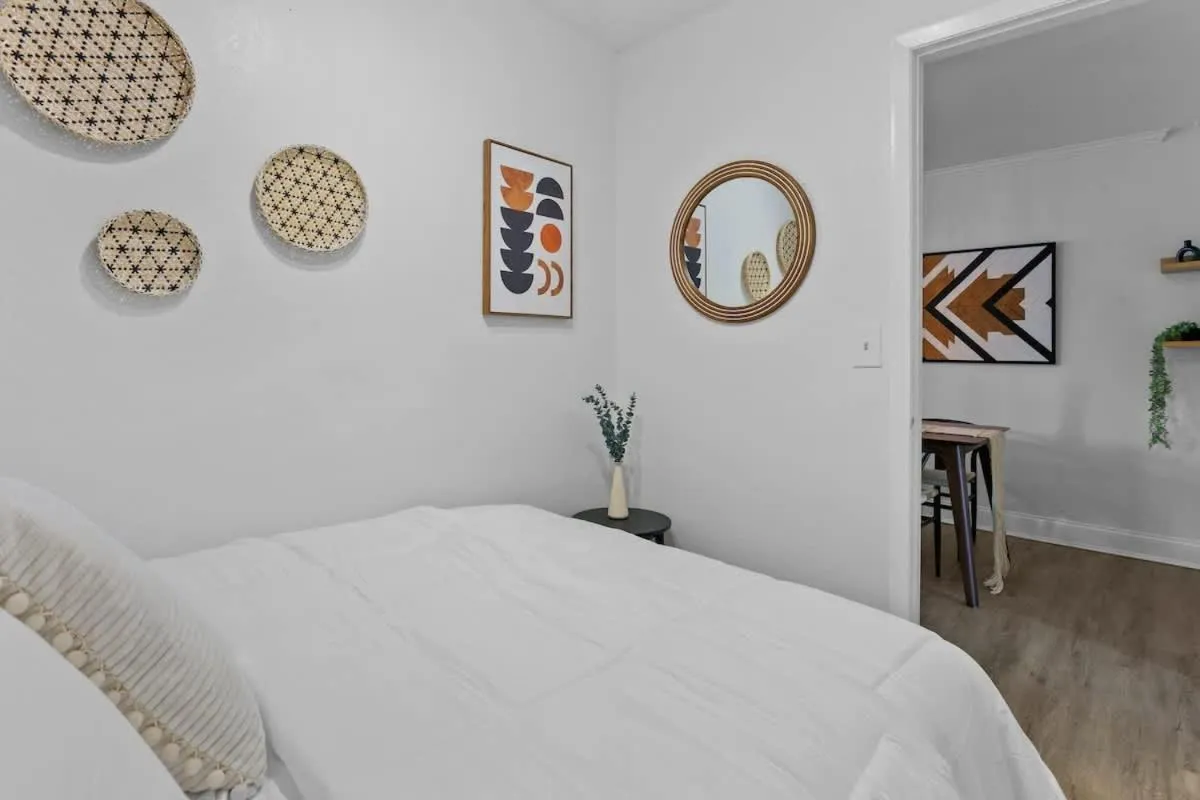 Bed in Boho Inspired Apt in the heart of Tampa Bay!