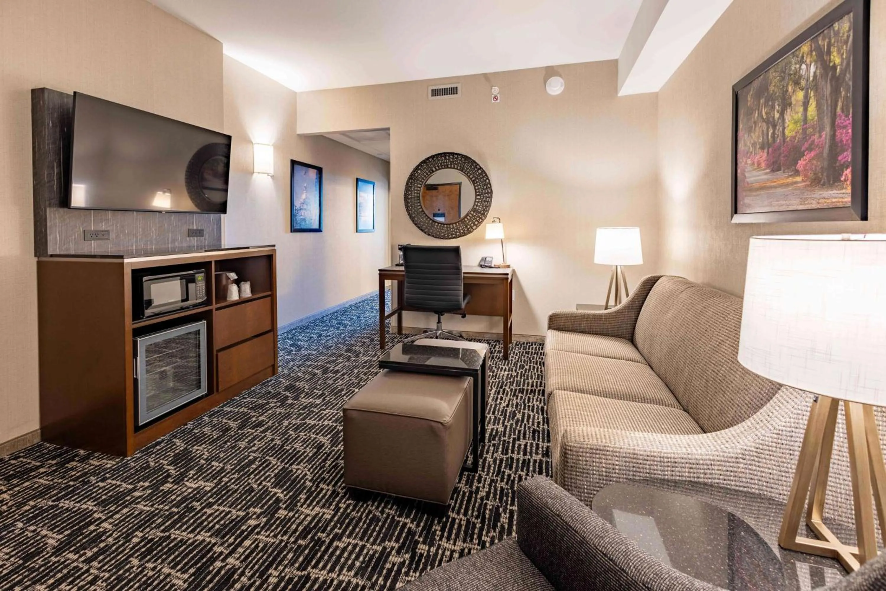 Bedroom in Drury Plaza Hotel Savannah Pooler