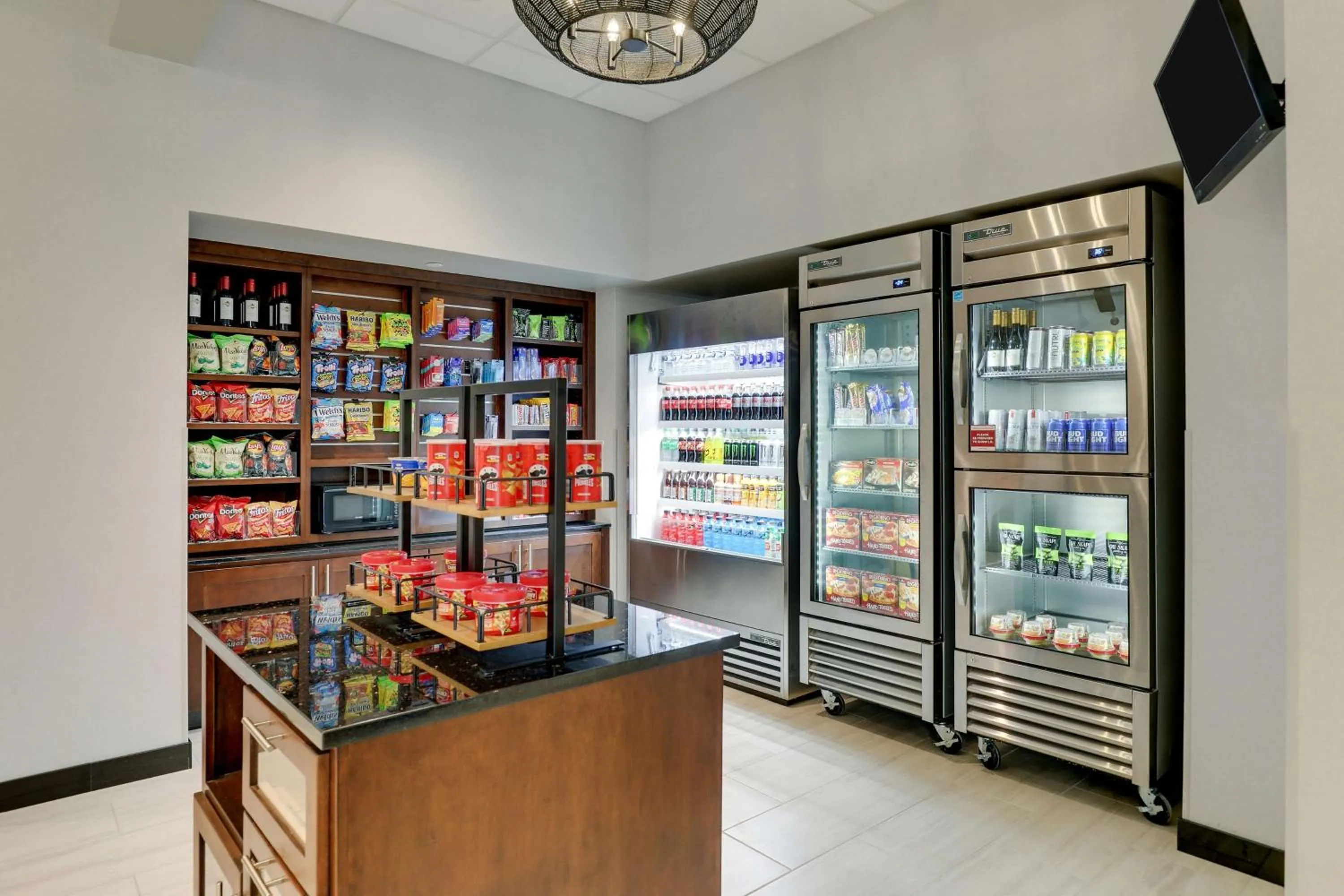 Property building in Drury Plaza Hotel Savannah Pooler