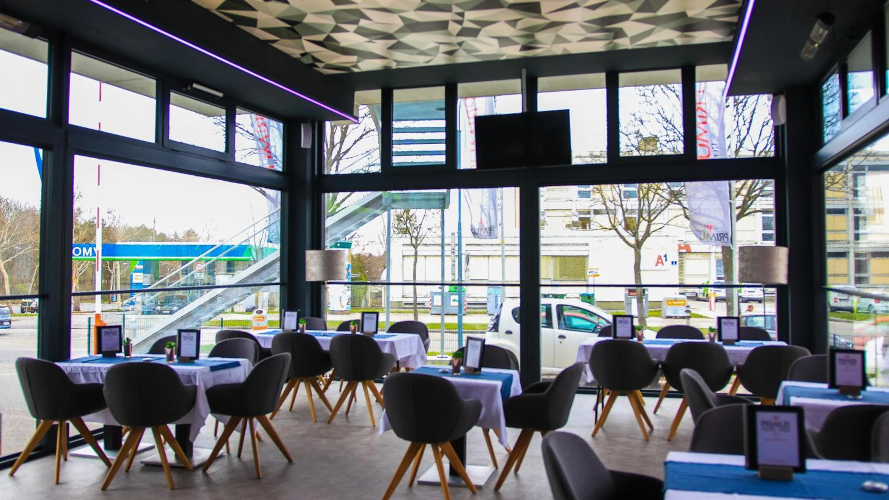 Restaurant/places to eat in Primus Hotel & Apartments