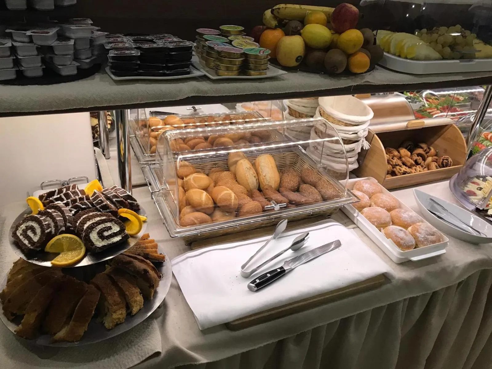 Buffet breakfast in Primus Hotel & Apartments