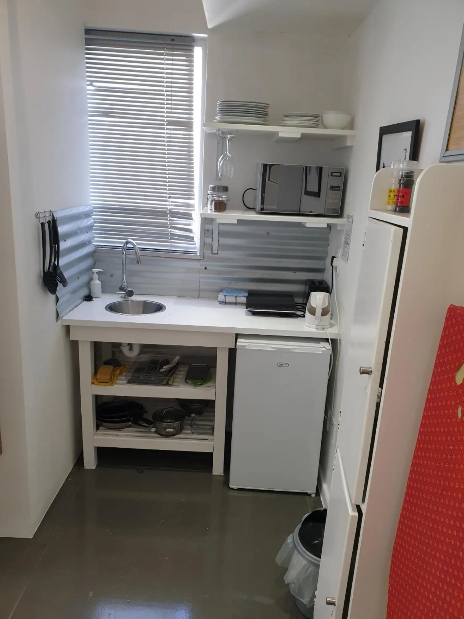 Kitchen or kitchenette in 4 on Highworth Apartments and Studios