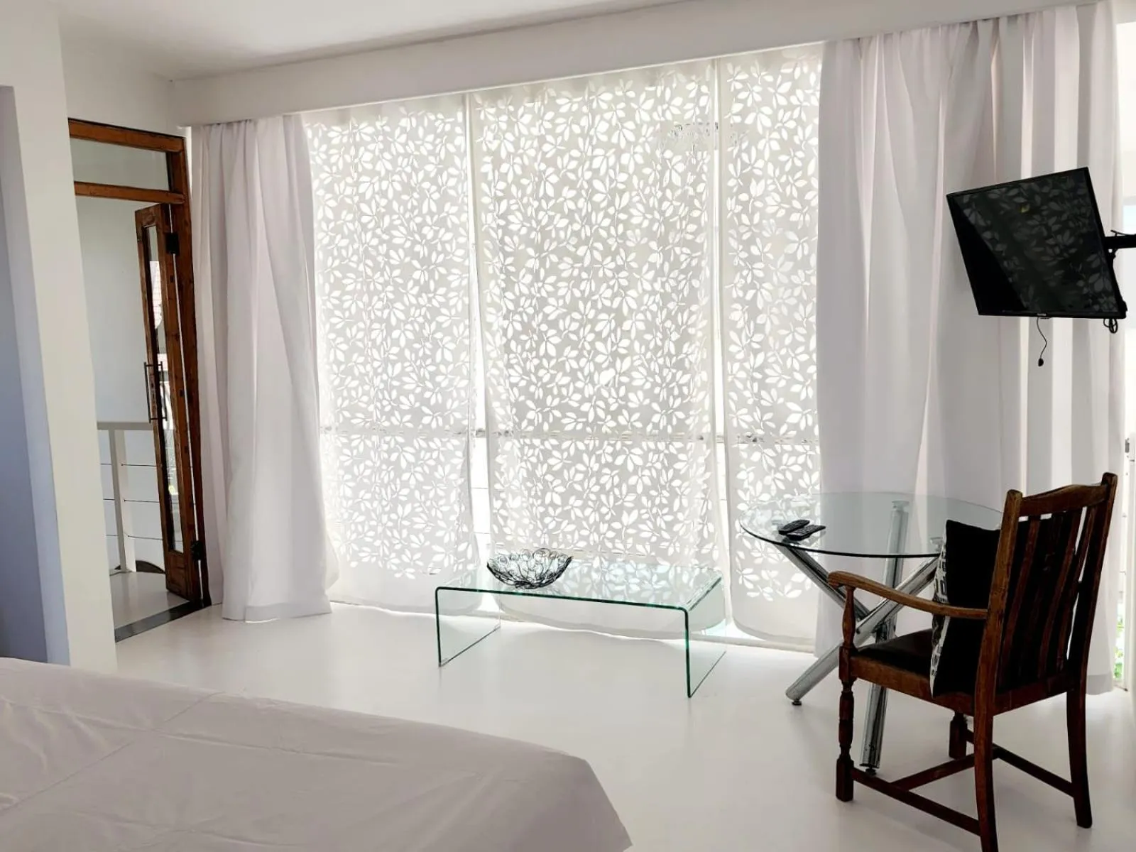 TV and multimedia, Bed in 4 on Highworth Apartments and Studios