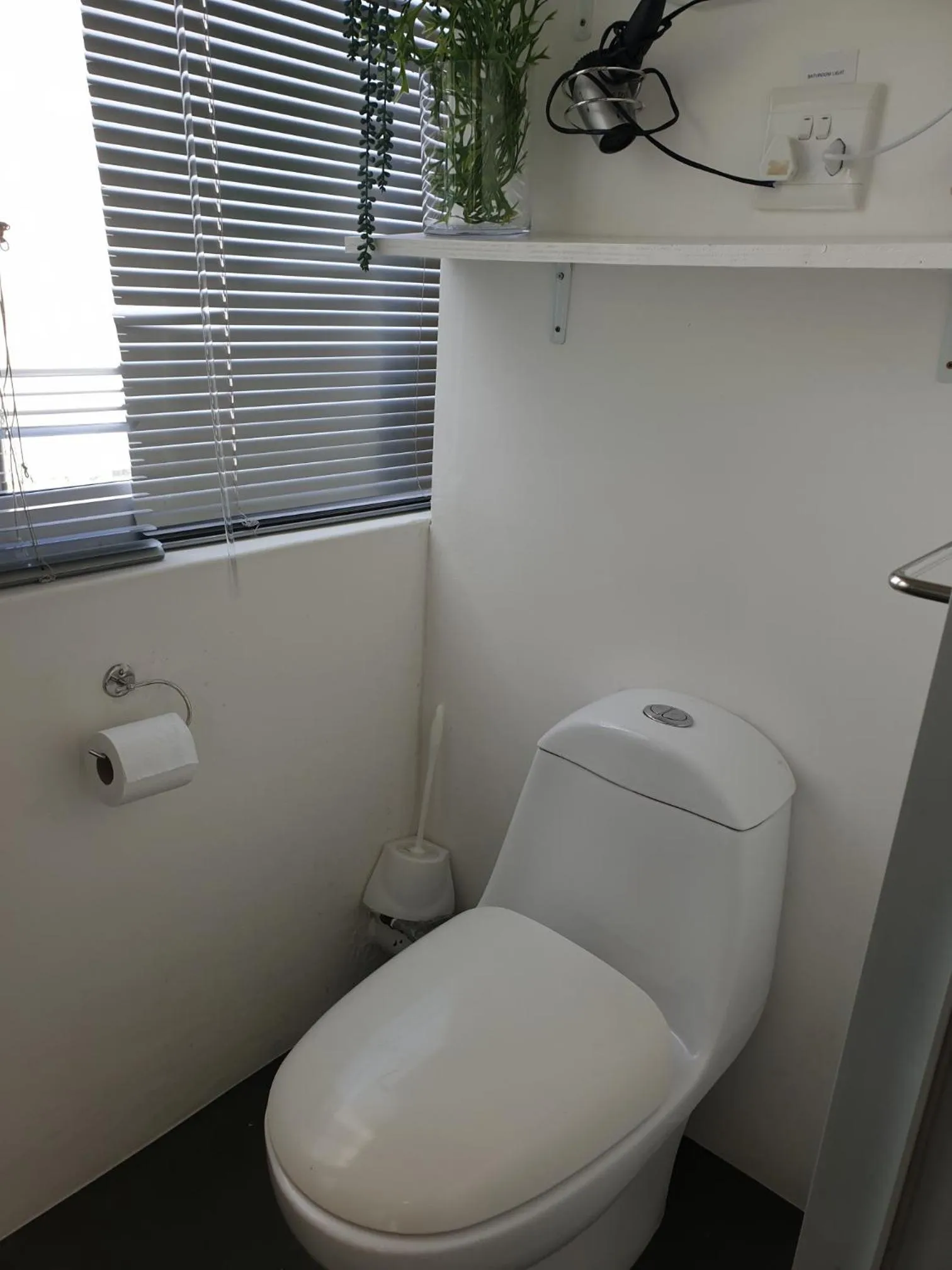 Toilet in 4 on Highworth Apartments and Studios