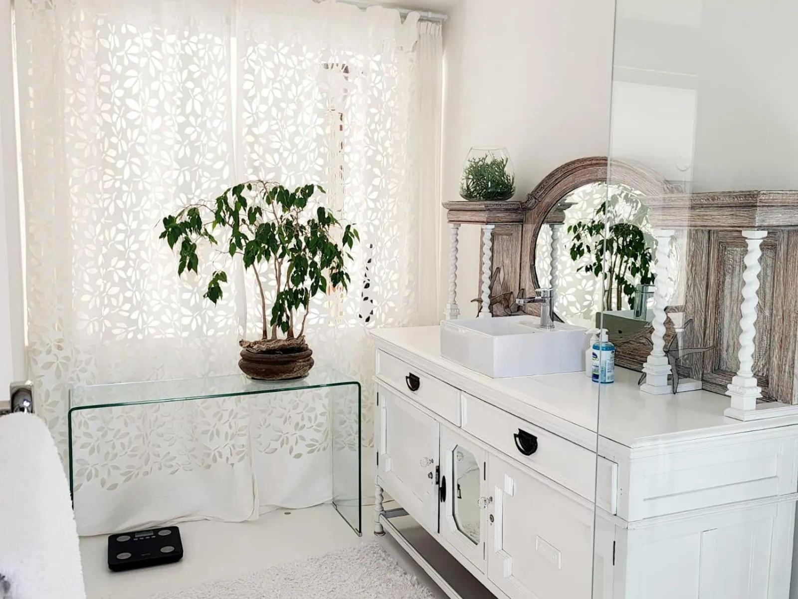 Bathroom in 4 on Highworth Apartments and Studios