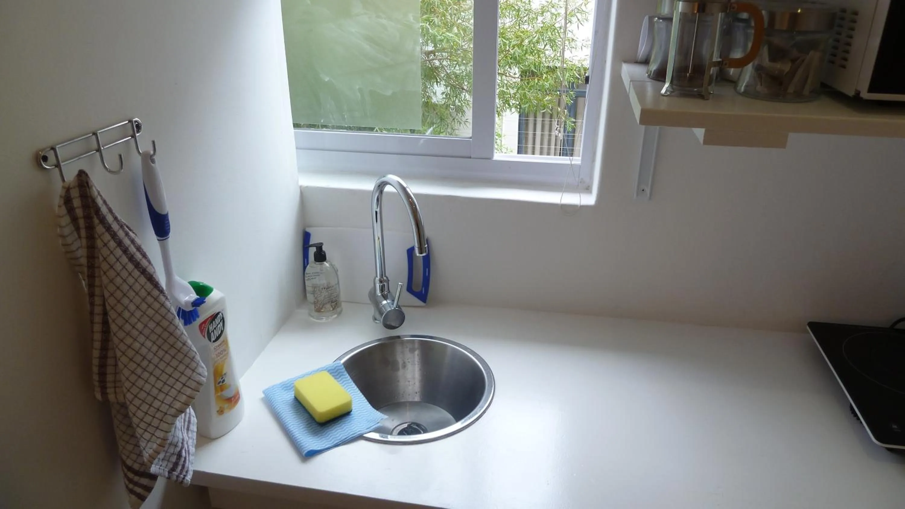 Kitchen or kitchenette in 4 on Highworth Apartments and Studios