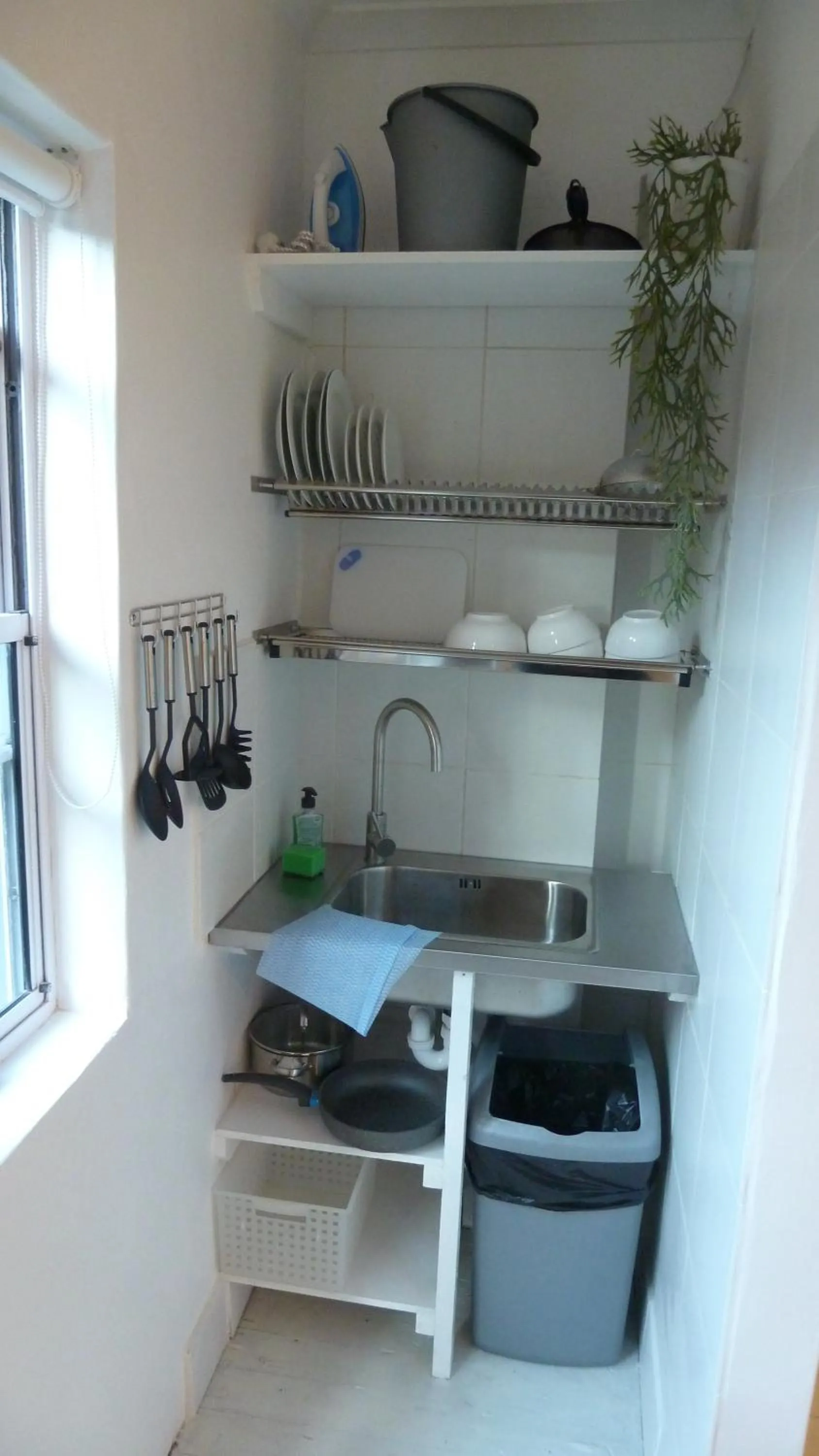 Kitchen or kitchenette in 4 on Highworth Apartments and Studios