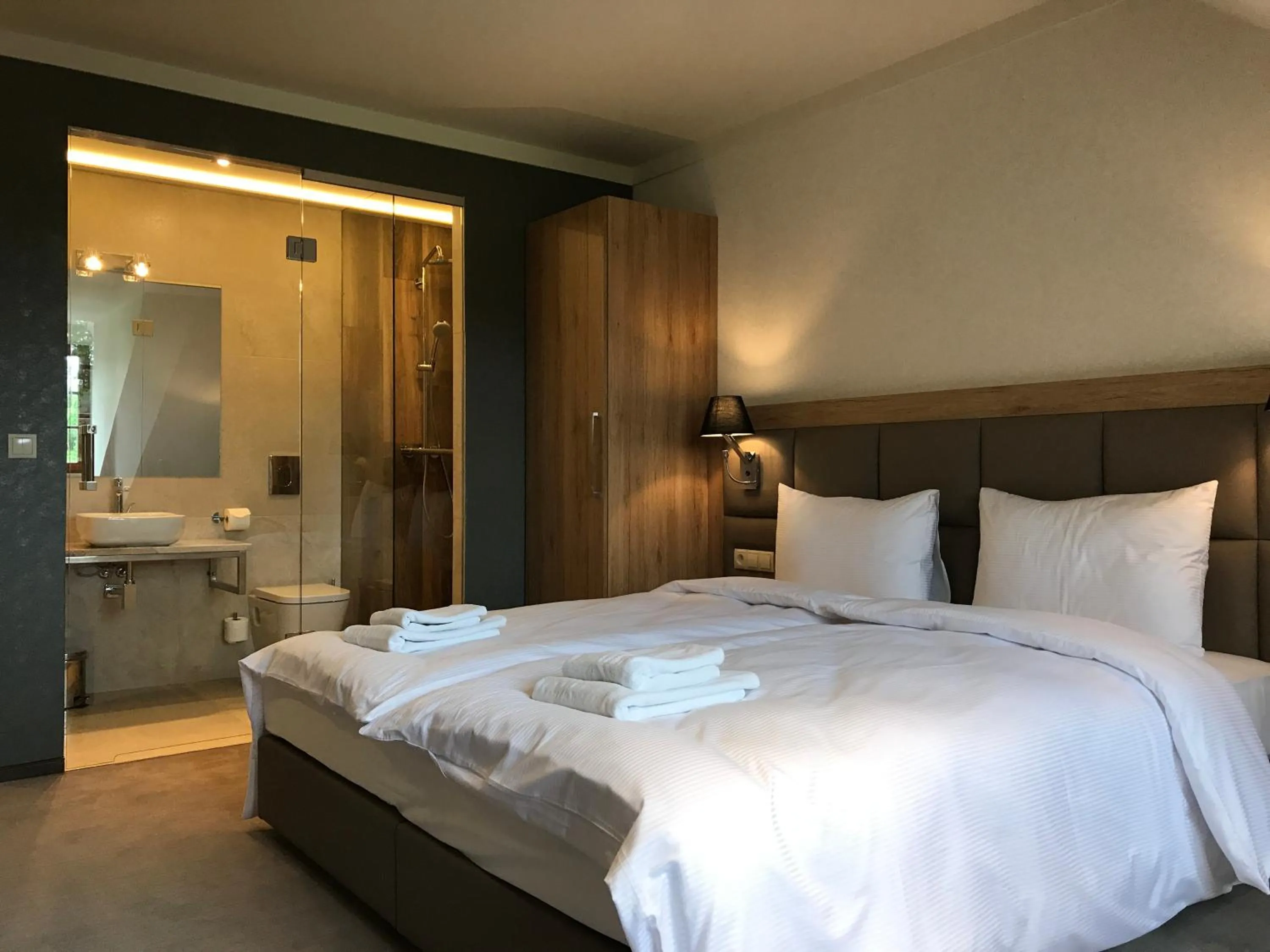 Photo of the whole room, Bed in Markus