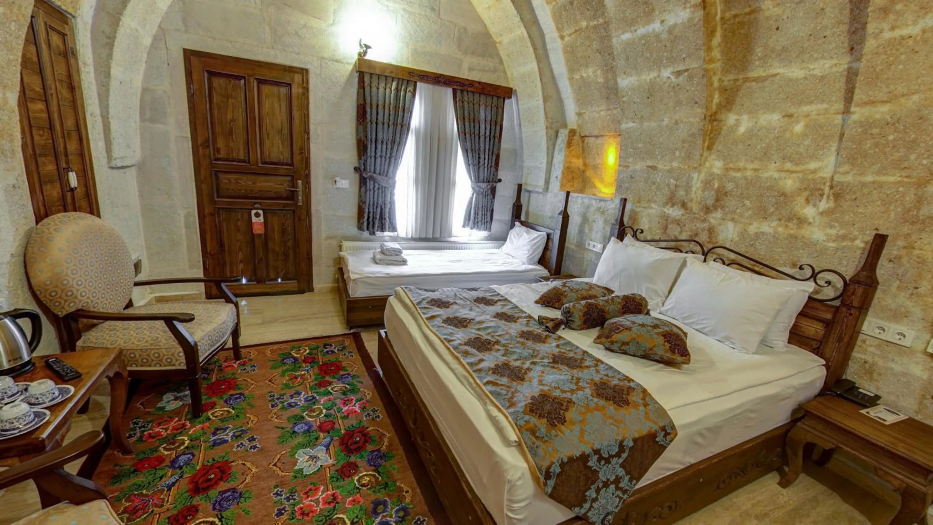 Photo of the whole room, Bed in Hikmet's House