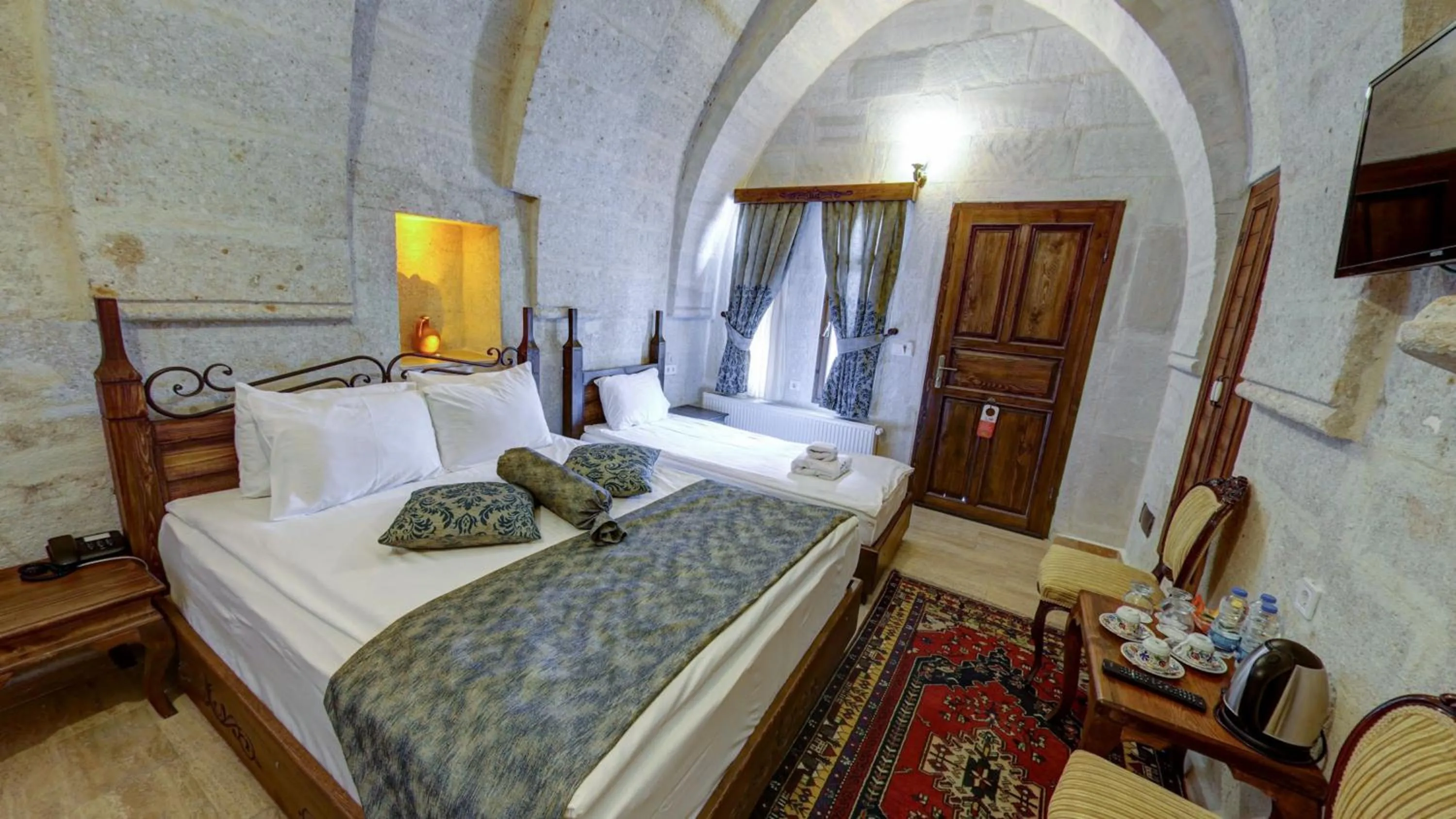 Photo of the whole room, Bed in Hikmet's House