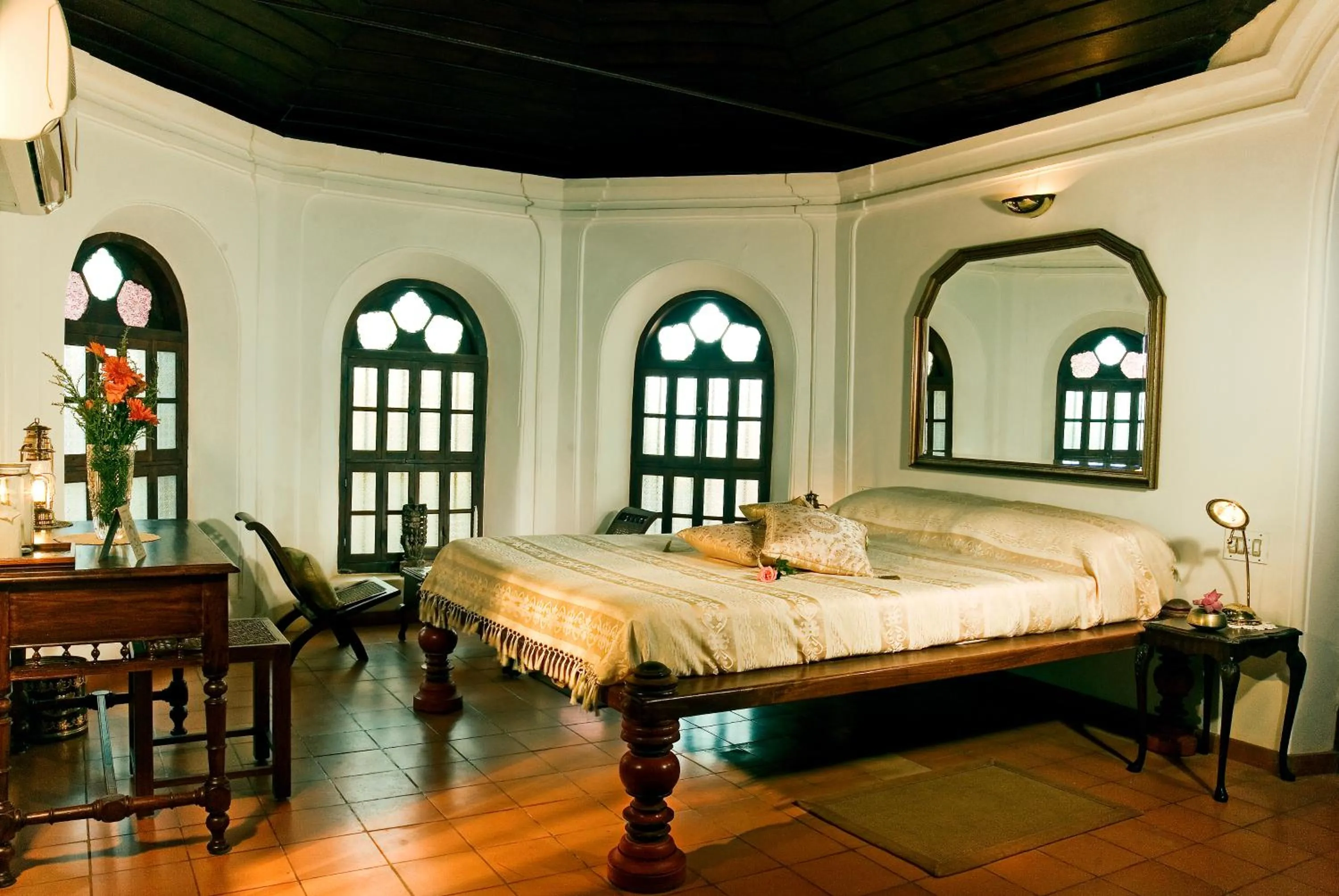 Bed in Raheem Residency