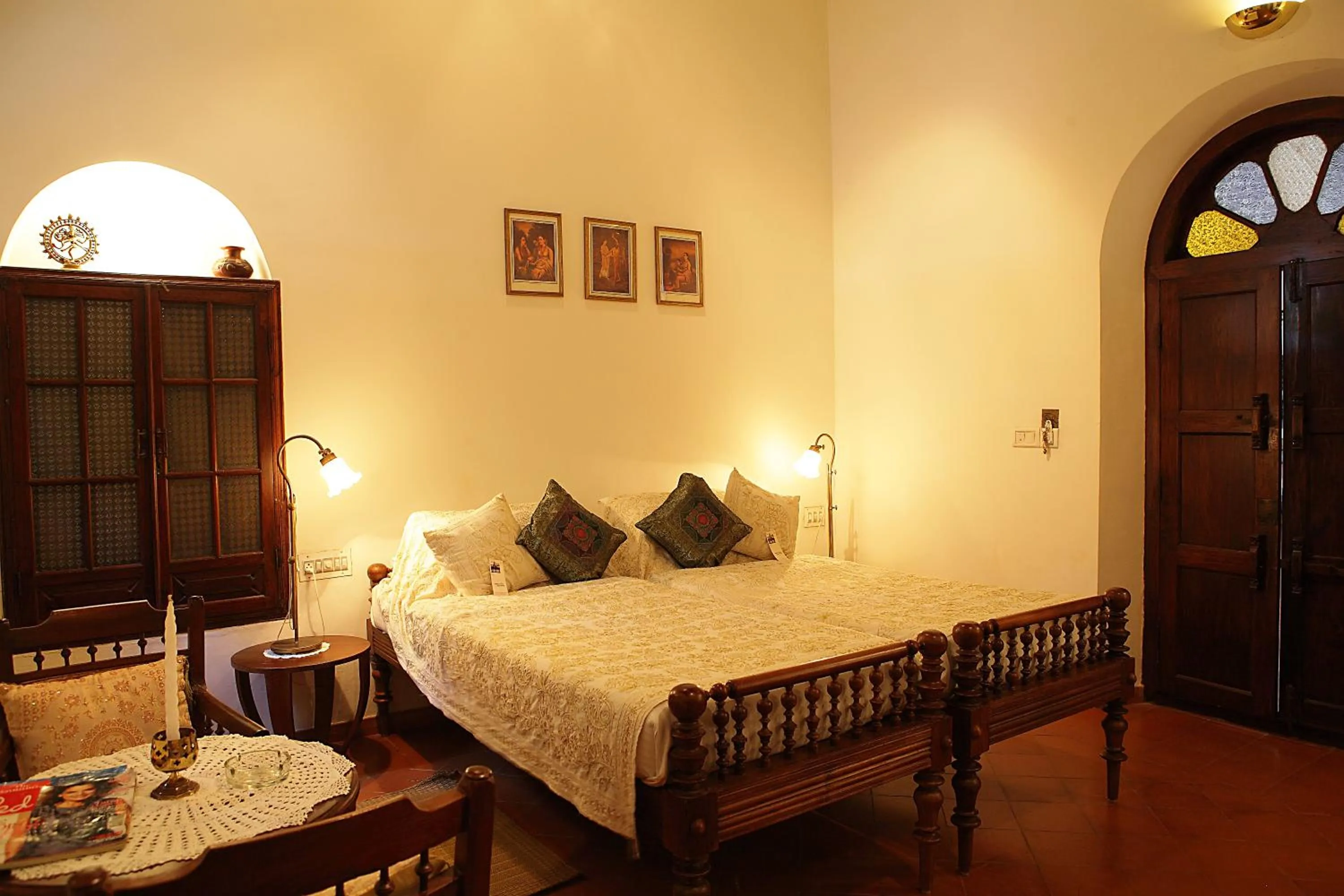 Bed in Raheem Residency