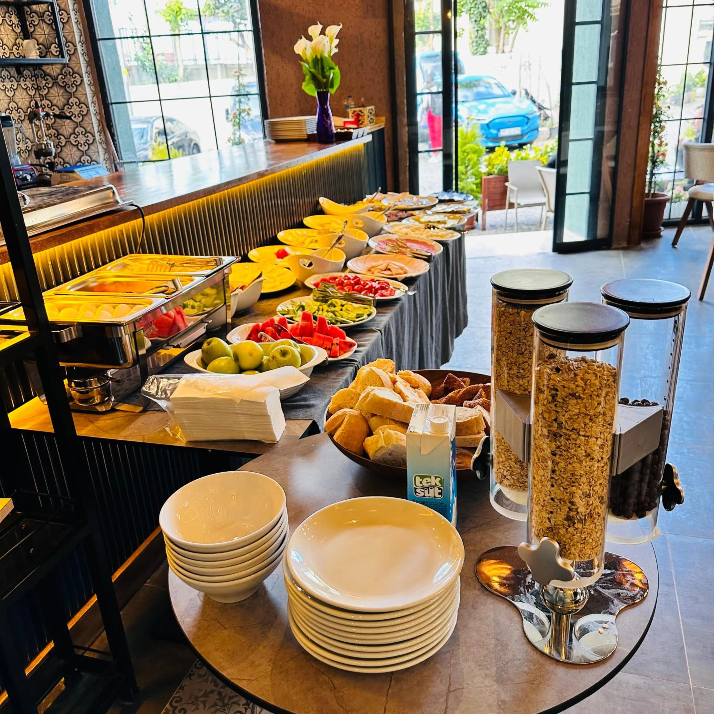 Breakfast in Newalla Hotel Old City