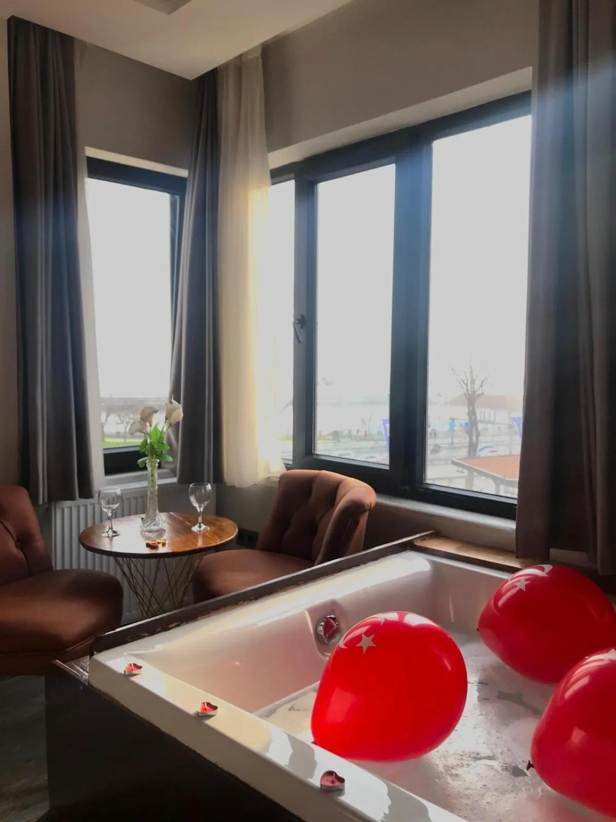 Hot Tub, Bed in Newalla Hotel Old City