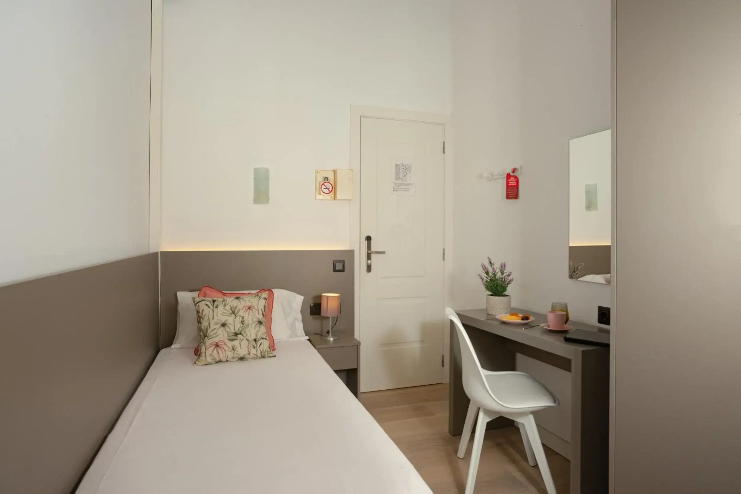 Single Room in Antonios Hostal Single Room in Antonios Hostal