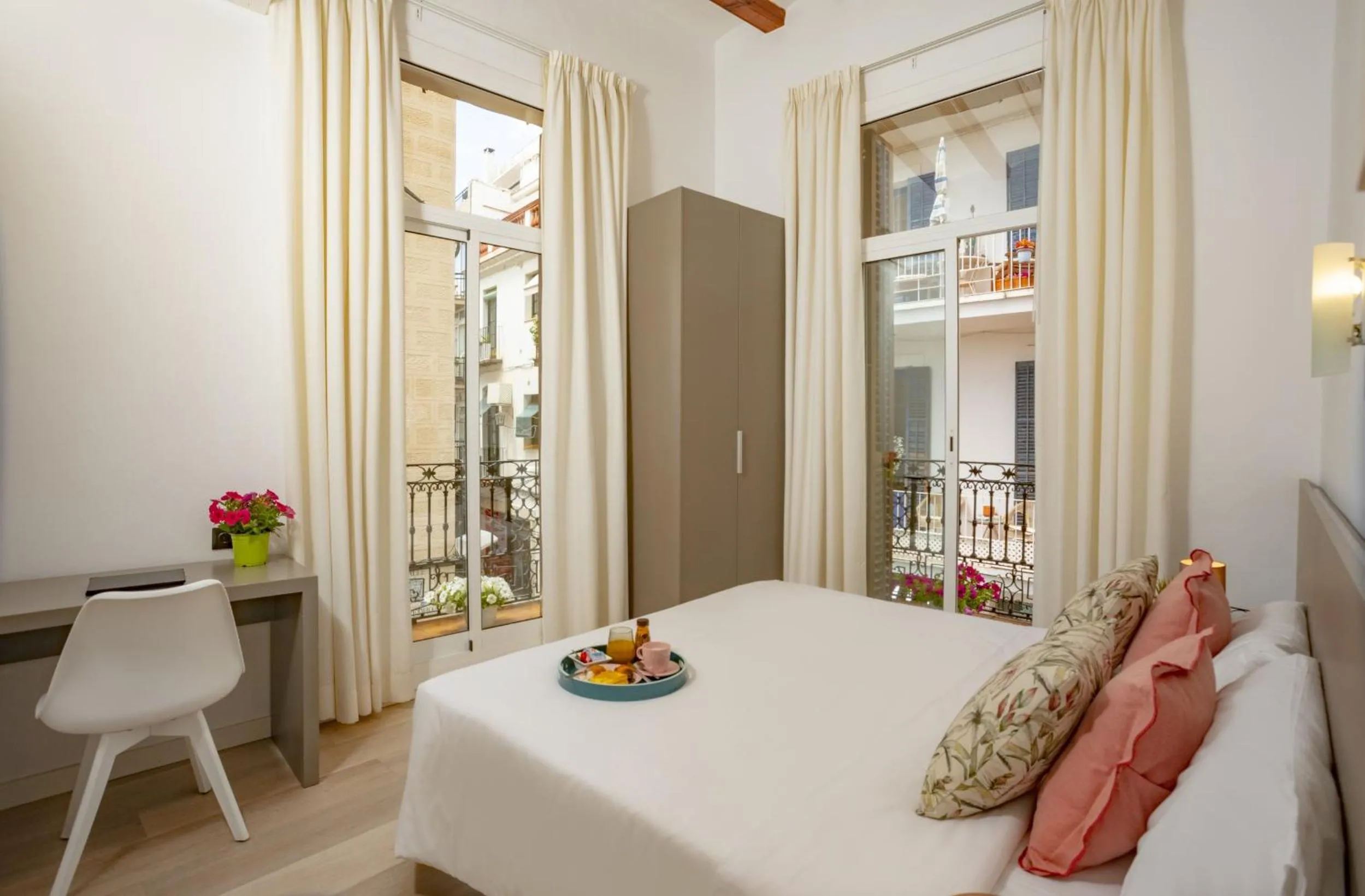 Double Room with Balcony in Antonios Hostal