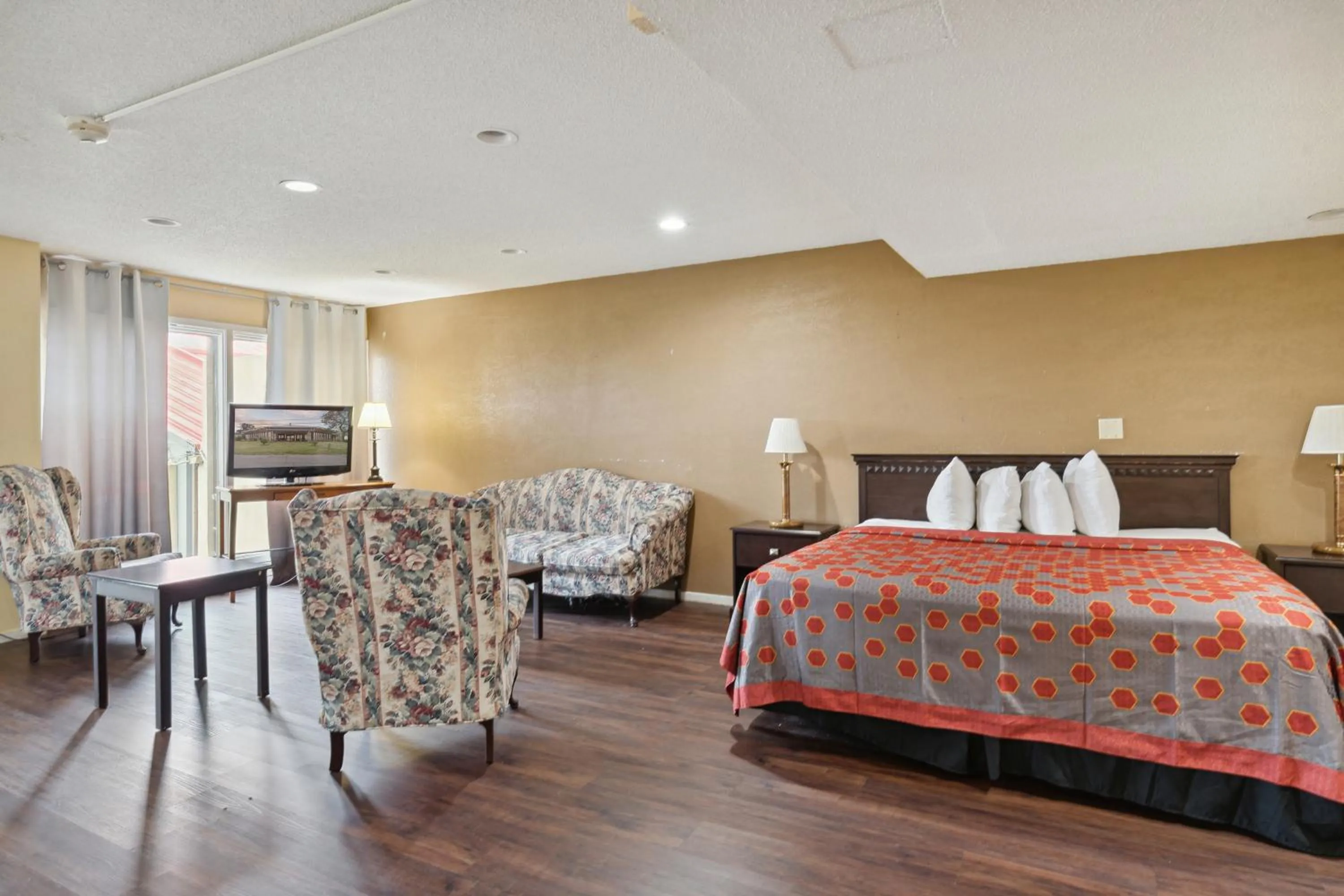 Bedroom, Bed in Miami Suites